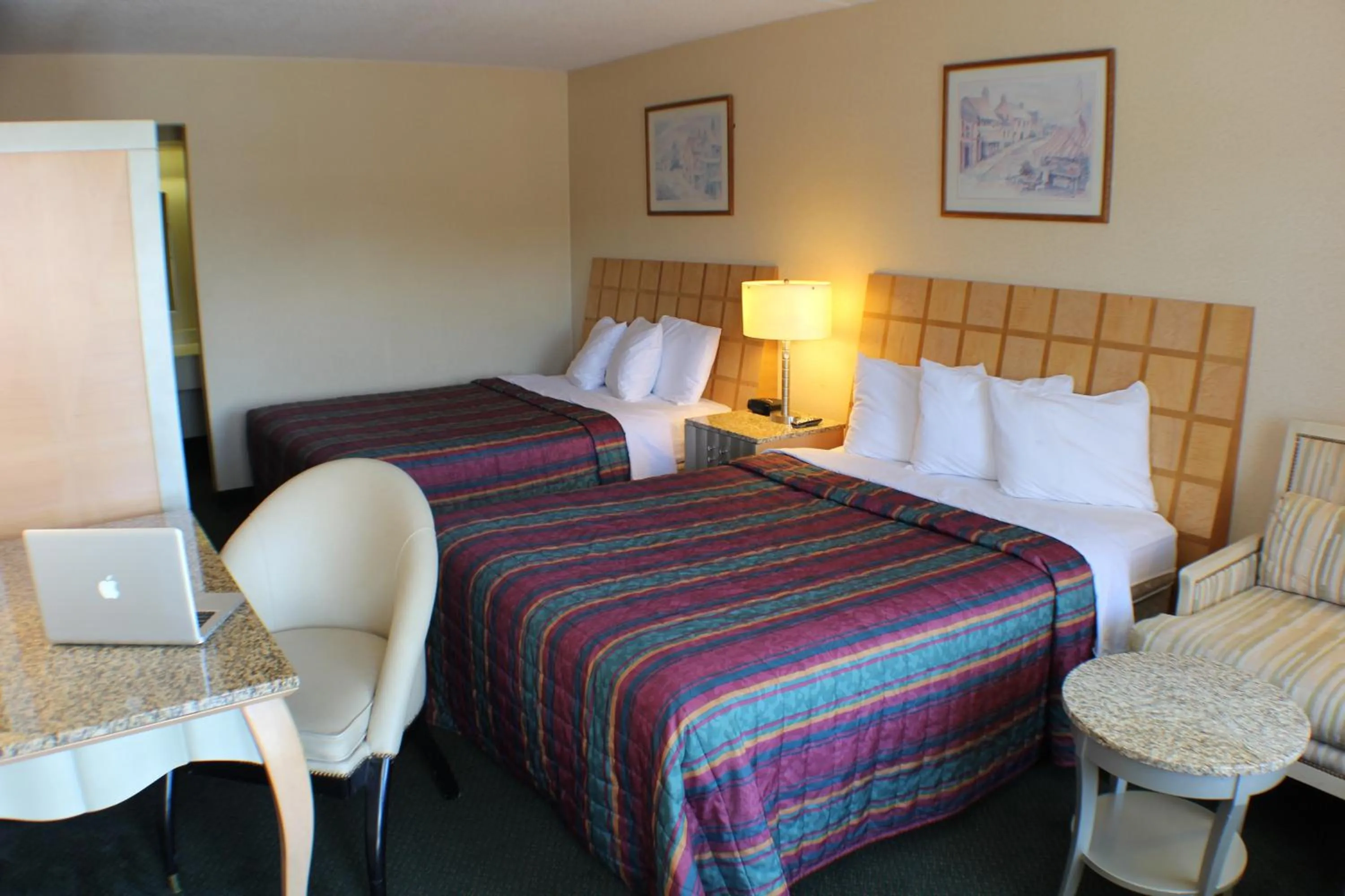 Photo of the whole room, Bed in Days Inn by Wyndham Greeneville