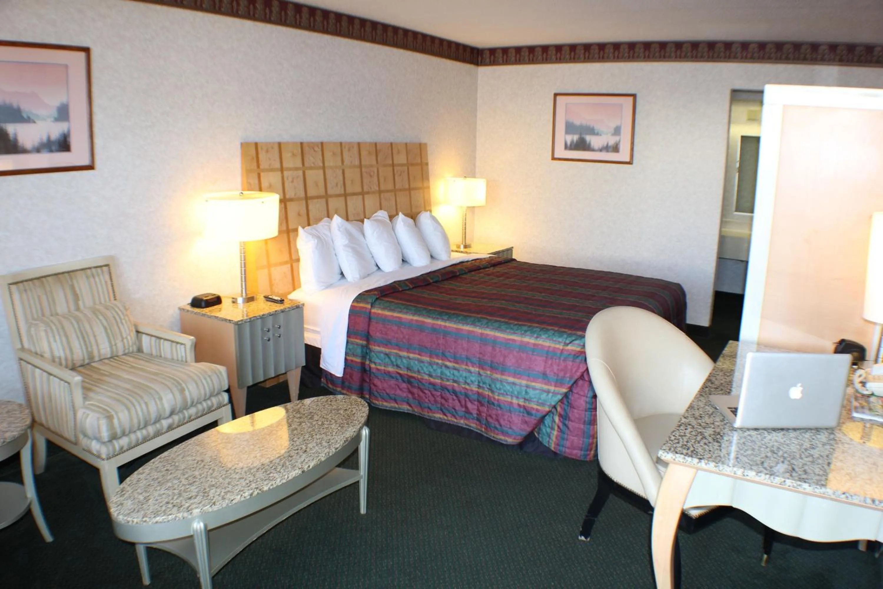 Photo of the whole room, Bed in Days Inn by Wyndham Greeneville