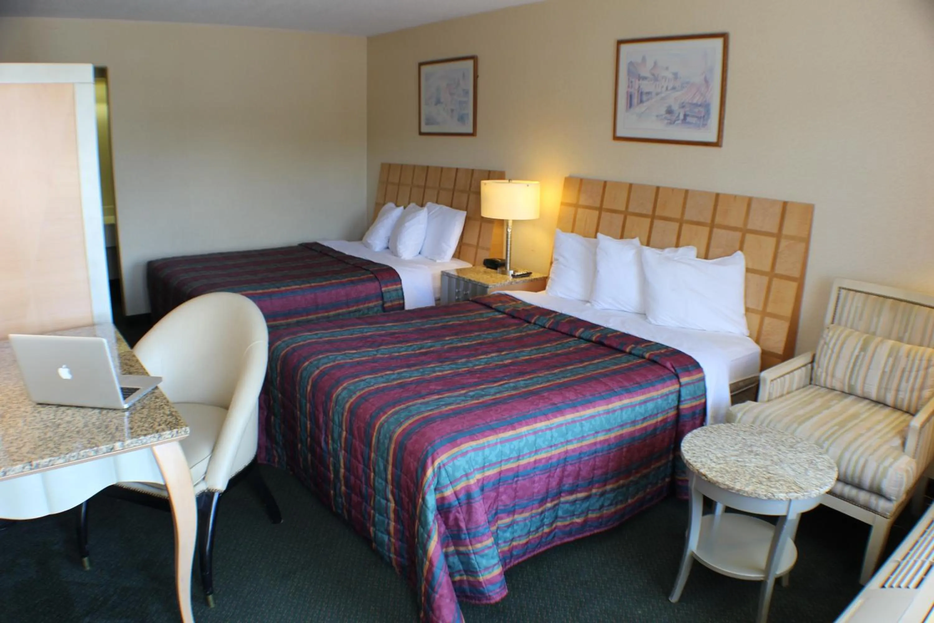 Photo of the whole room, Bed in Days Inn by Wyndham Greeneville
