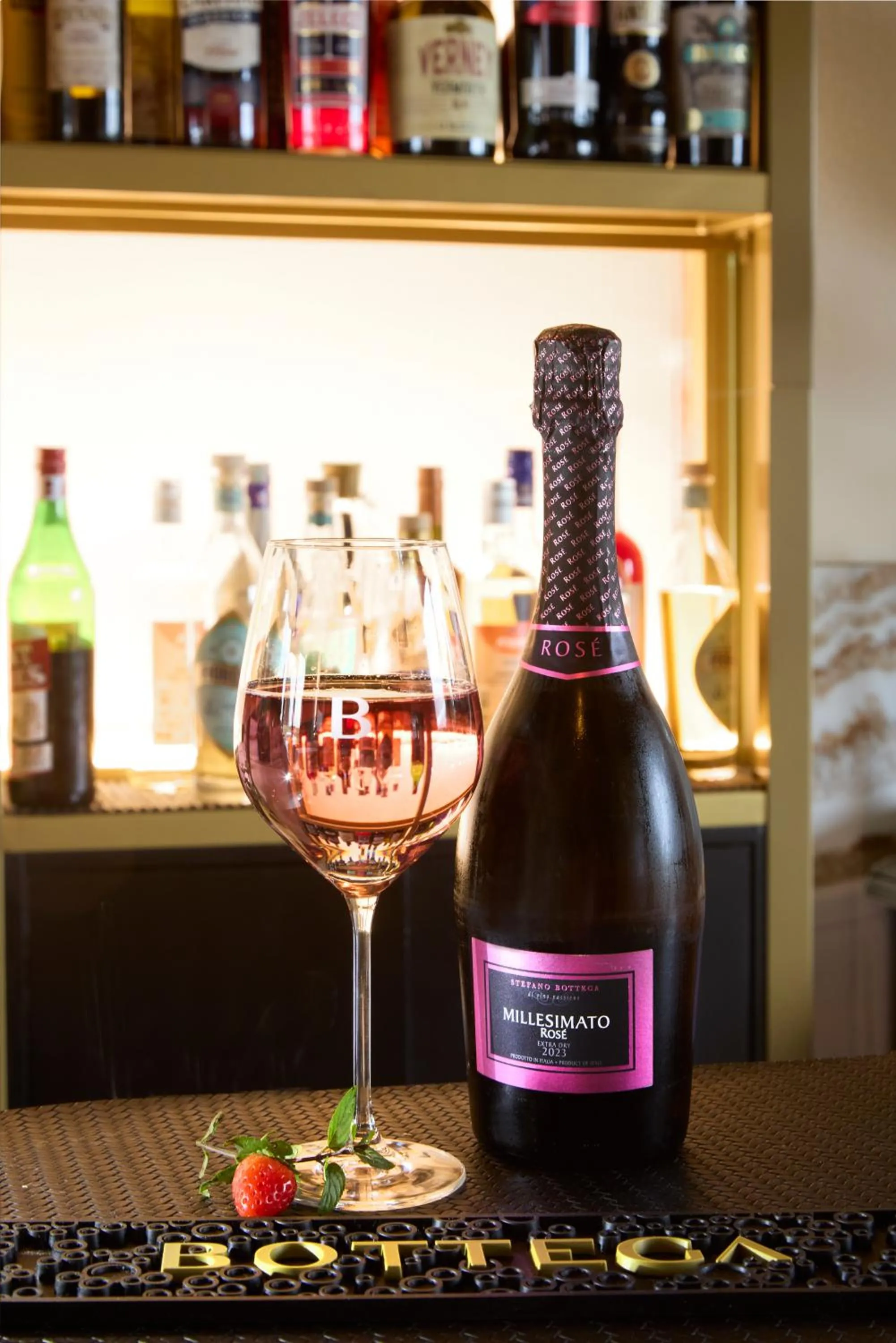 Lounge or bar in Le Maginot Relais