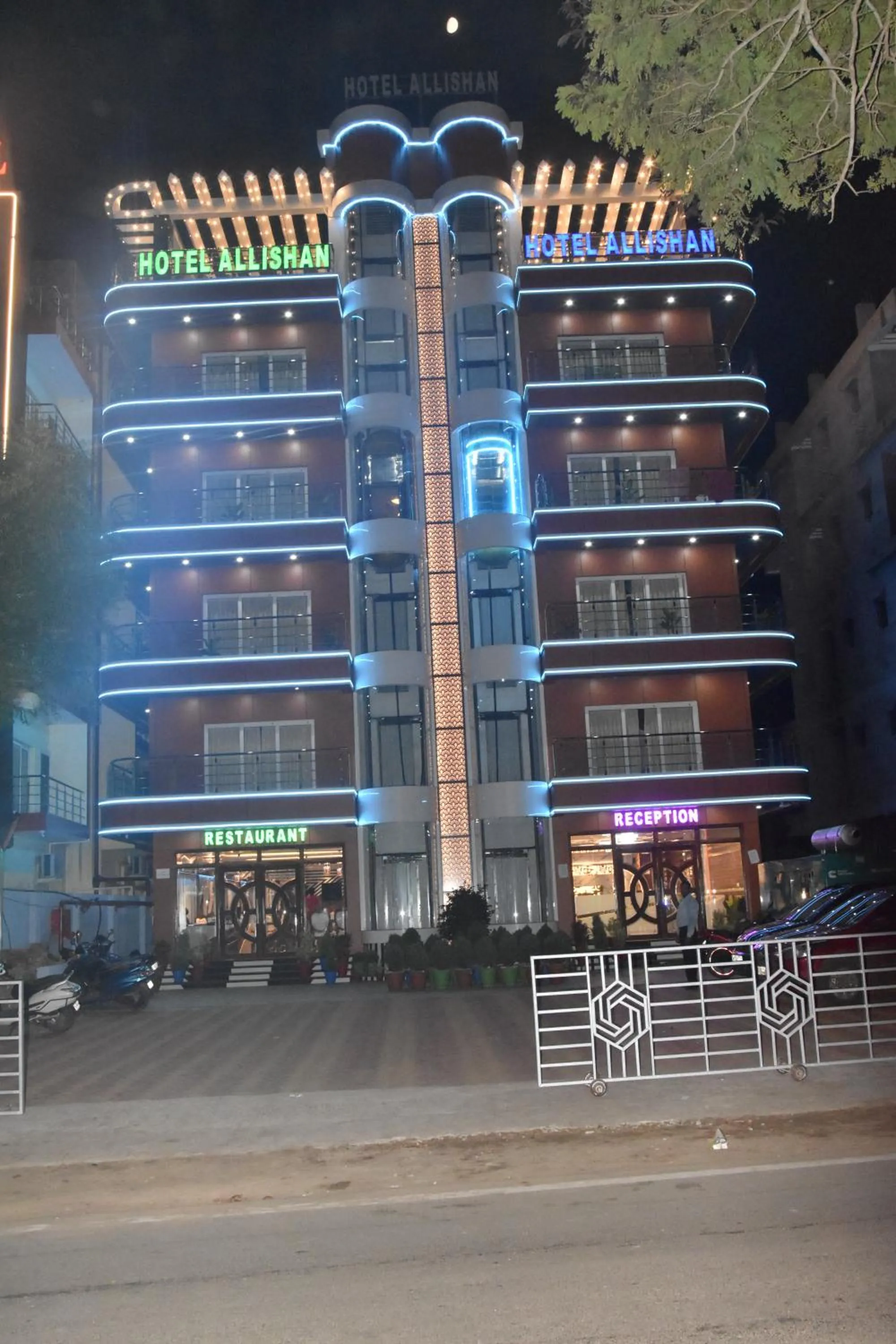 Property building in HOTEL ALLISHAN !! Couple Friendly Hotel Near Science City !!