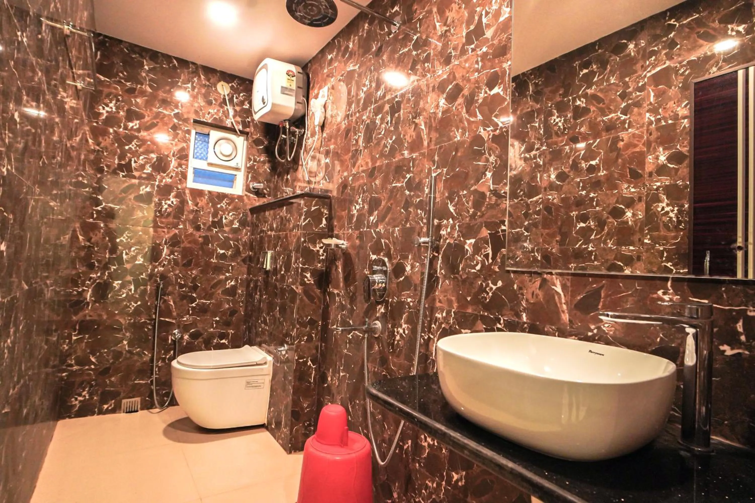 Shower in HOTEL ALLISHAN !! Couple Friendly Hotel Near Science City !!