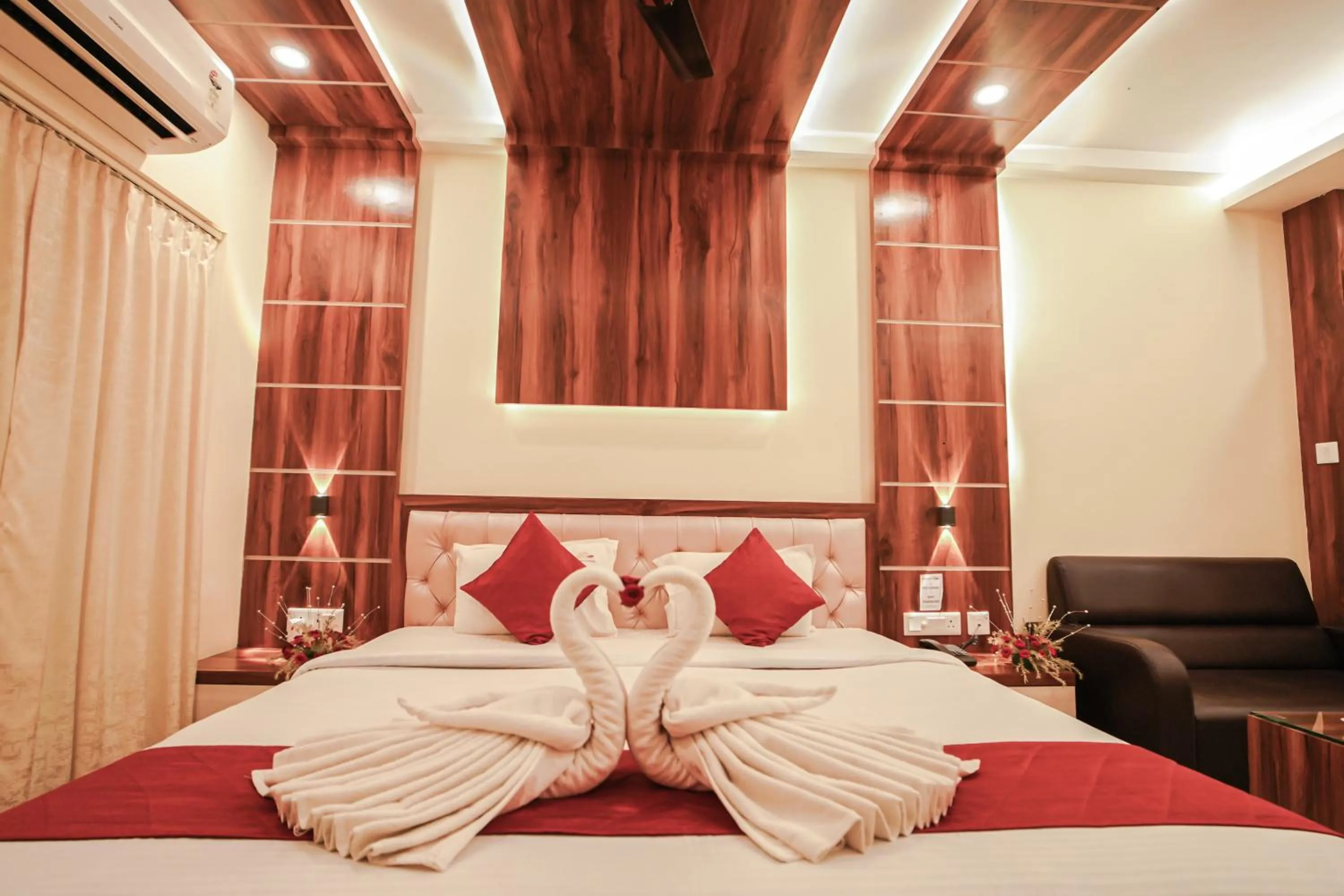 Bed in HOTEL ALLISHAN !! Couple Friendly Hotel Near Science City !!