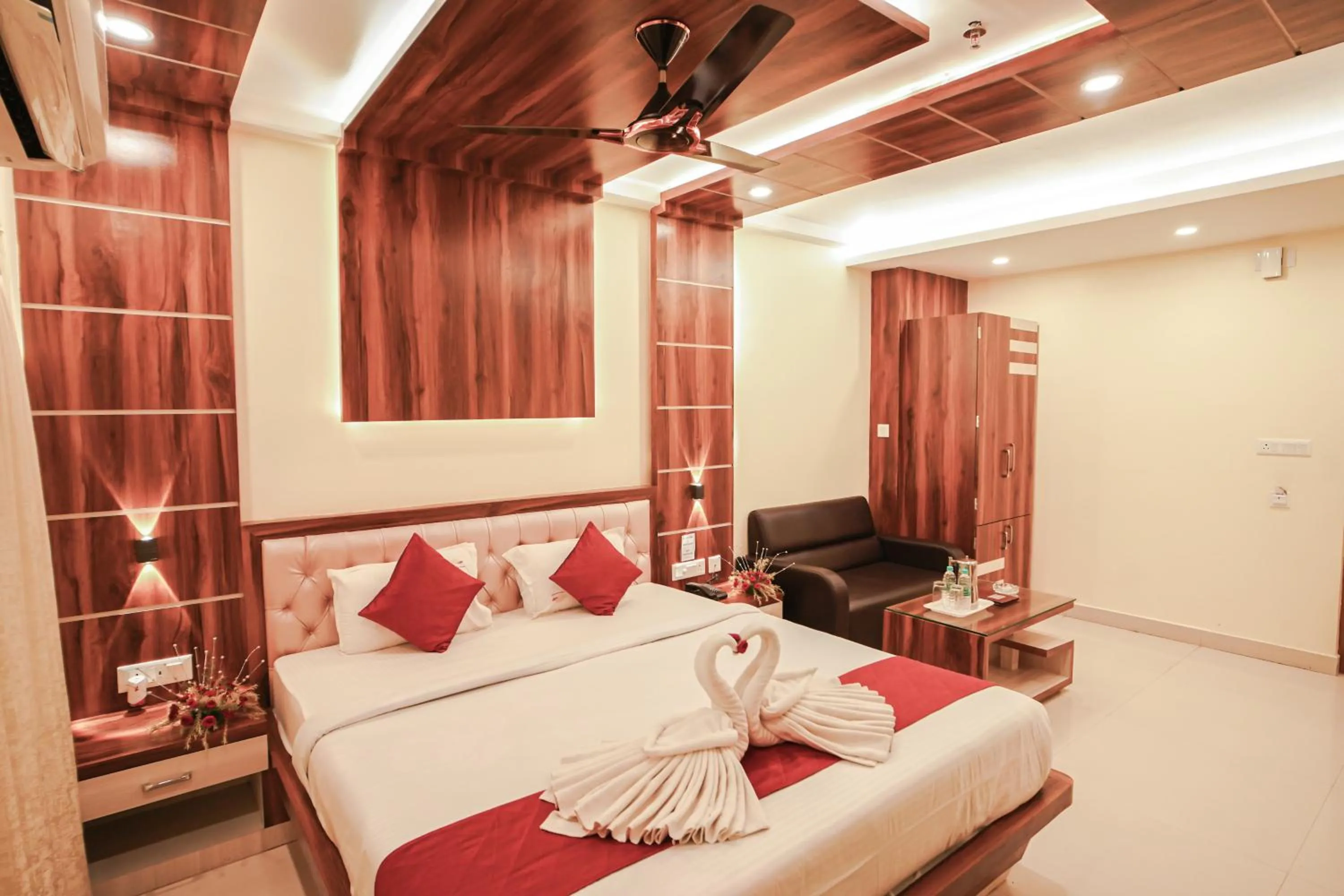 Bed in HOTEL ALLISHAN !! Couple Friendly Hotel Near Science City !!