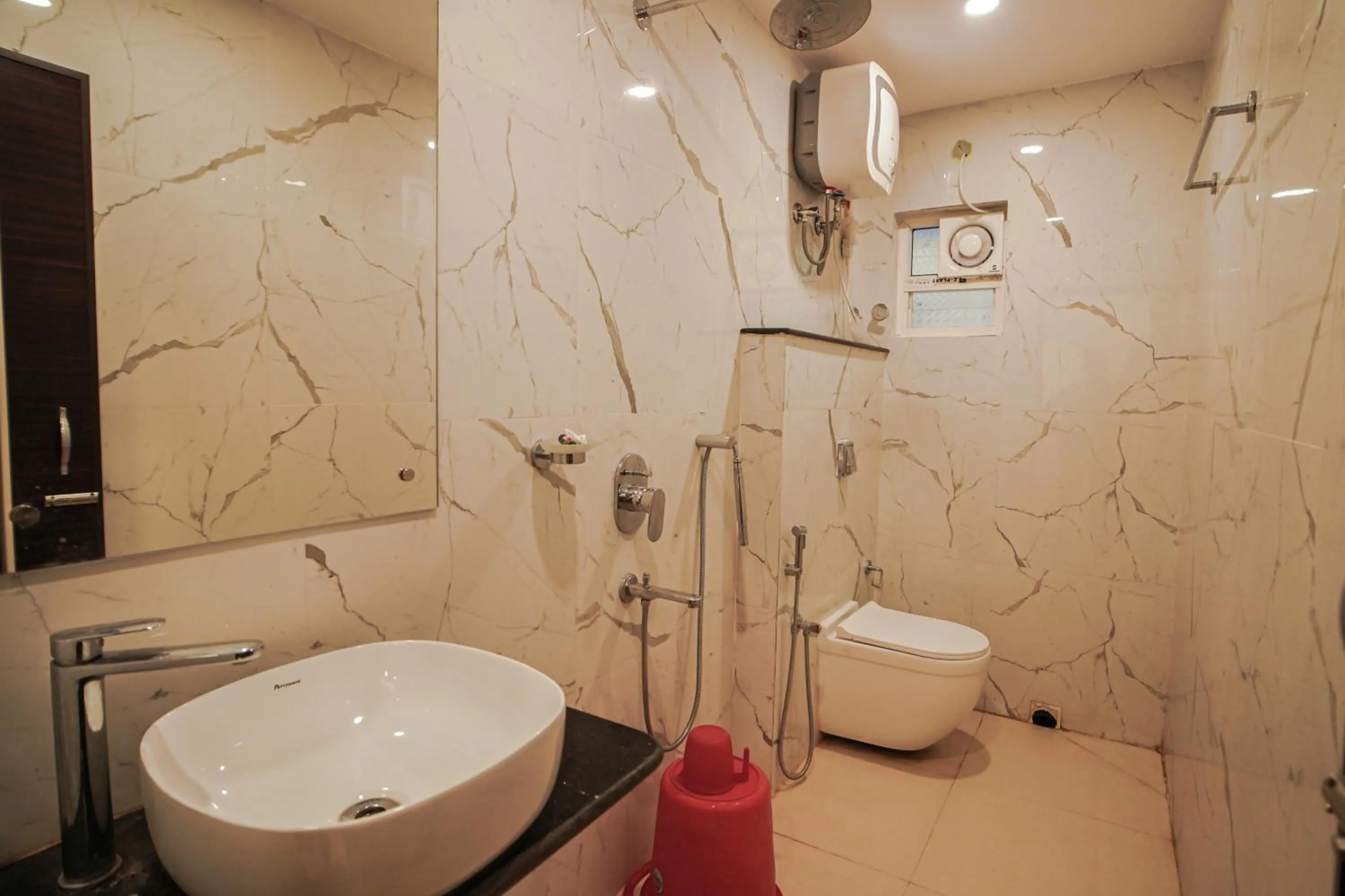 Shower in HOTEL ALLISHAN !! Couple Friendly Hotel Near Science City !!