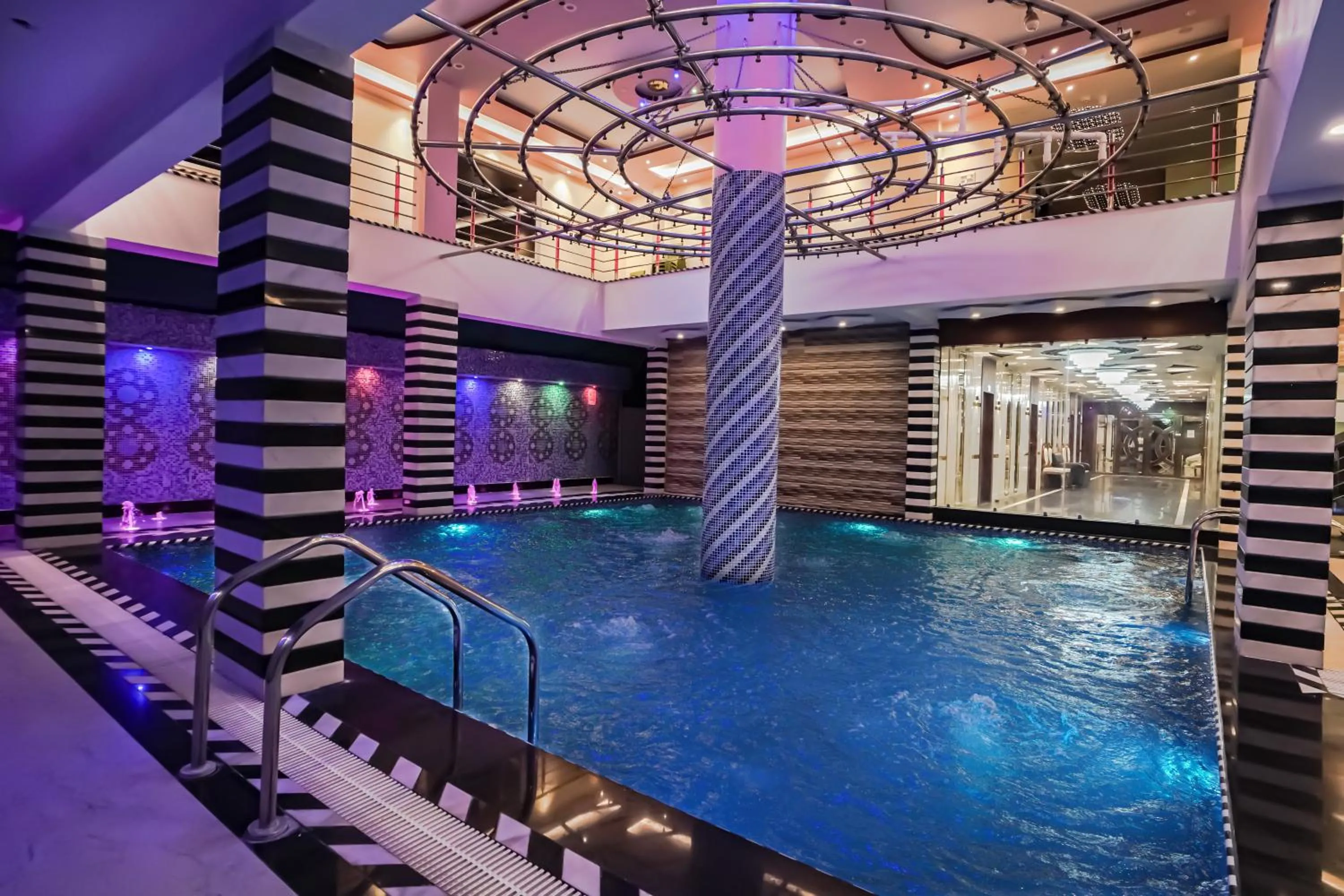 Night in HOTEL ALLISHAN !! Couple Friendly Hotel Near Science City !!