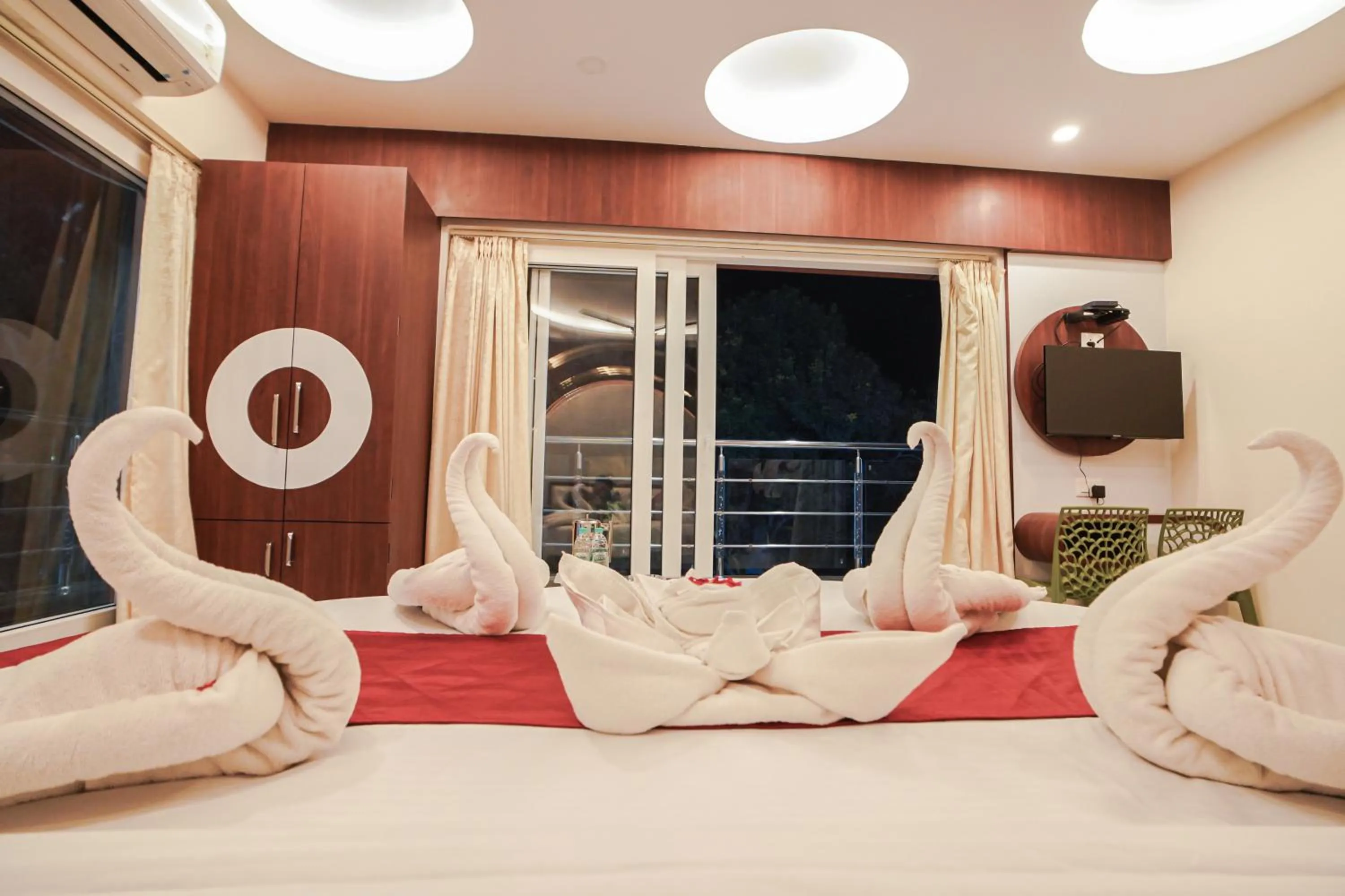 Property building, Bed in HOTEL ALLISHAN !! Couple Friendly Hotel Near Science City !!