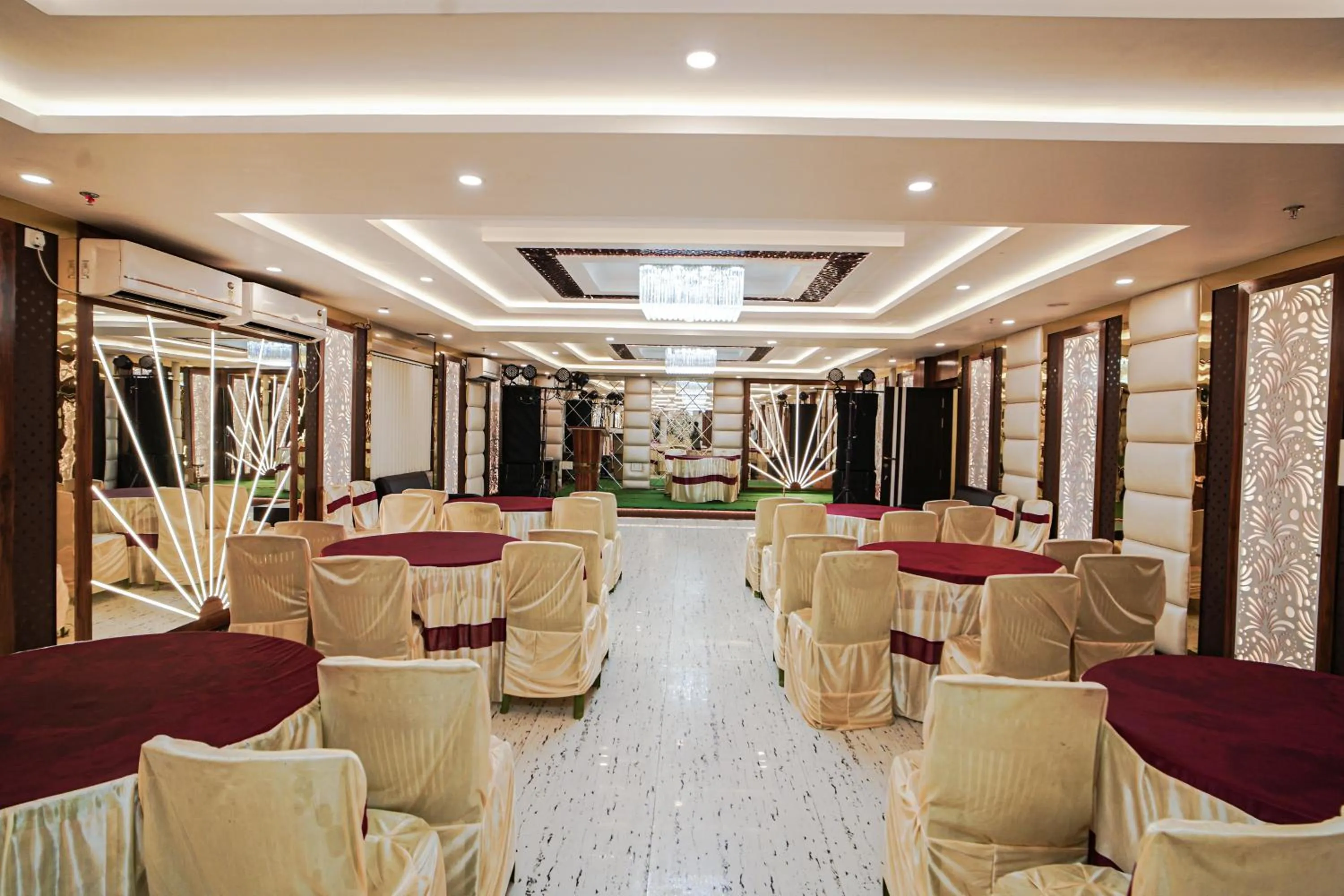 Restaurant/places to eat in HOTEL ALLISHAN !! Couple Friendly Hotel Near Science City !!