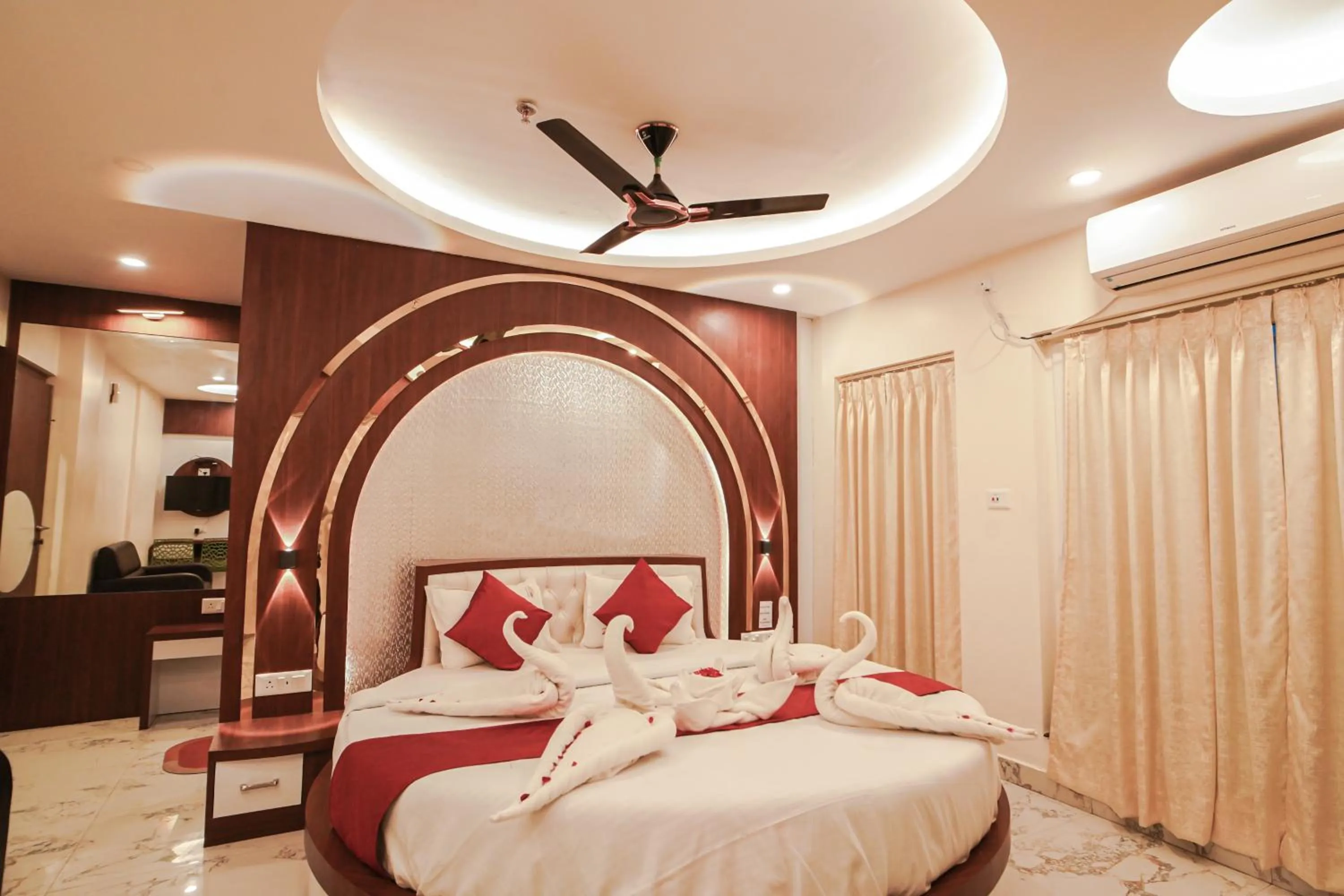 Bed in HOTEL ALLISHAN !! Couple Friendly Hotel Near Science City !!