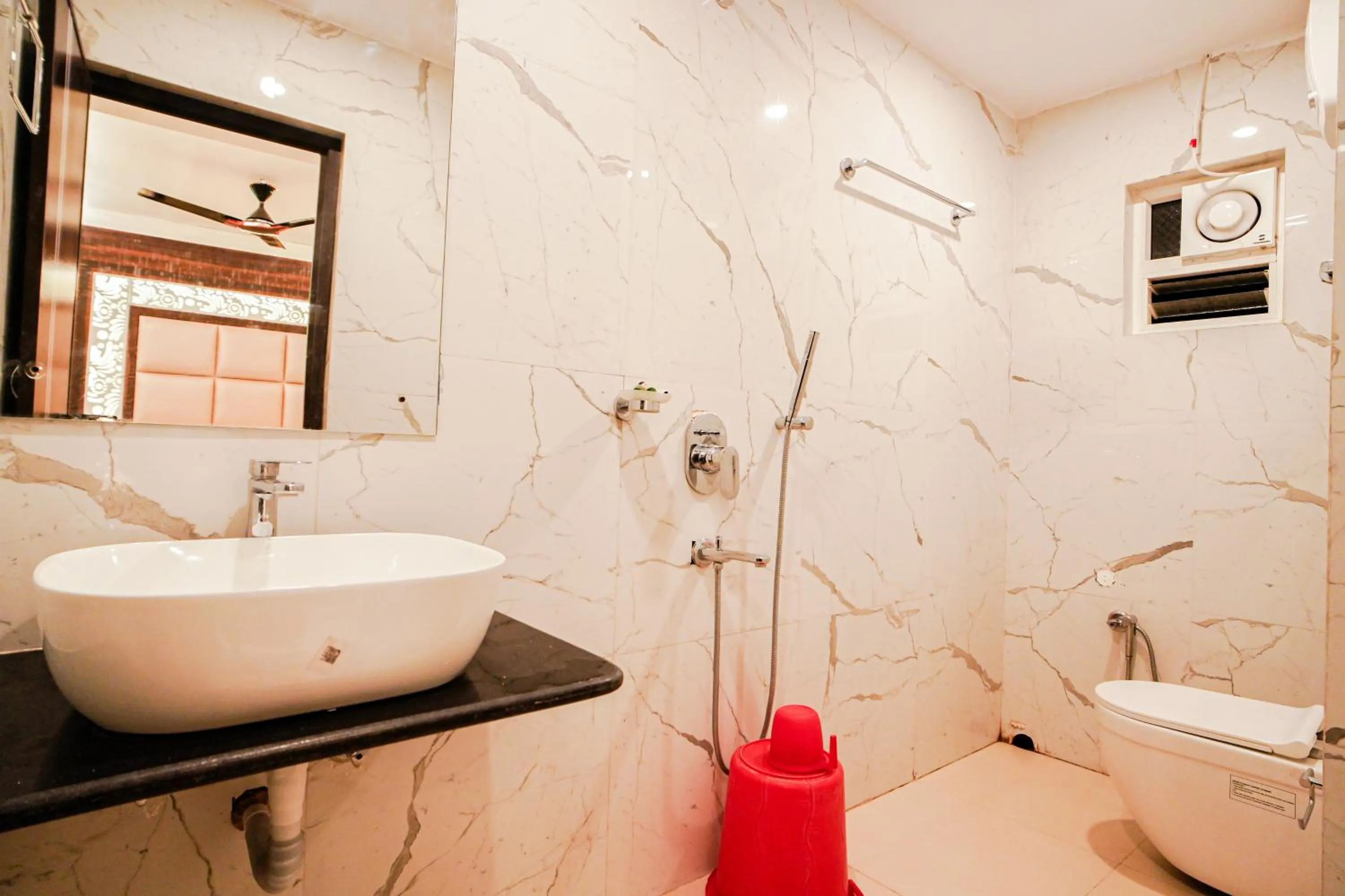 Shower in HOTEL ALLISHAN !! Couple Friendly Hotel Near Science City !!