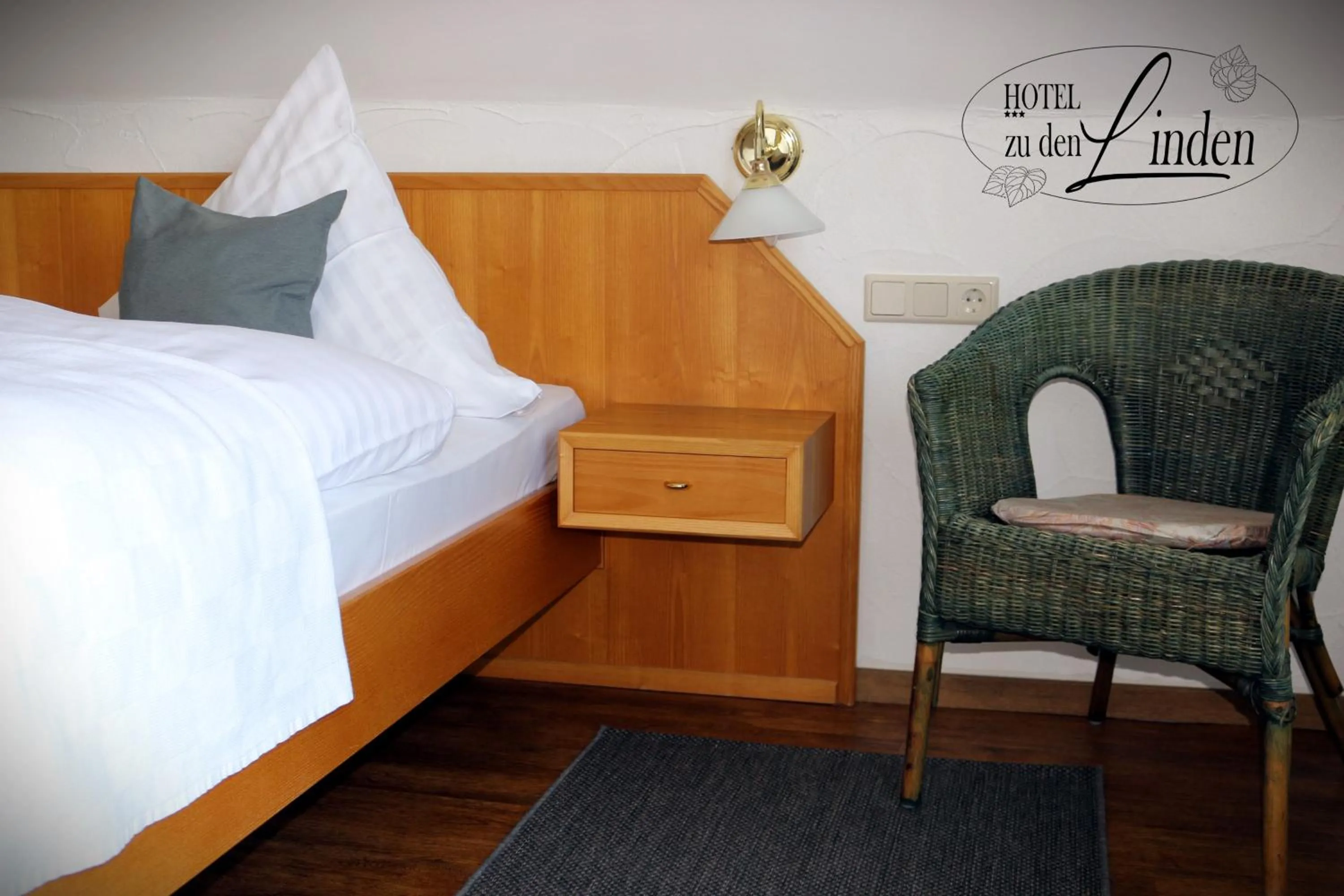 Bed in Hotel zu den Linden