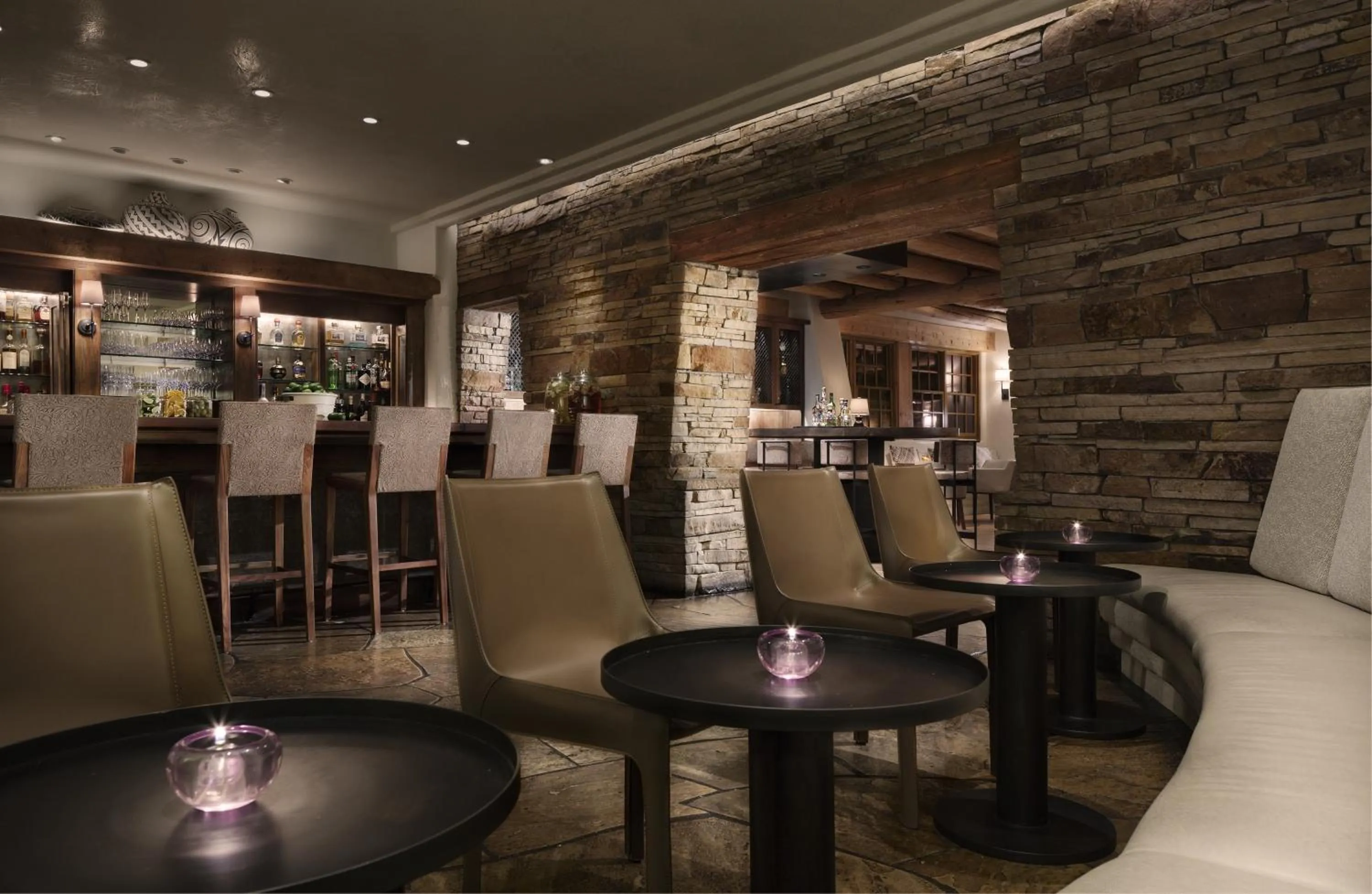 Lounge or bar in Rosewood Inn of the Anasazi