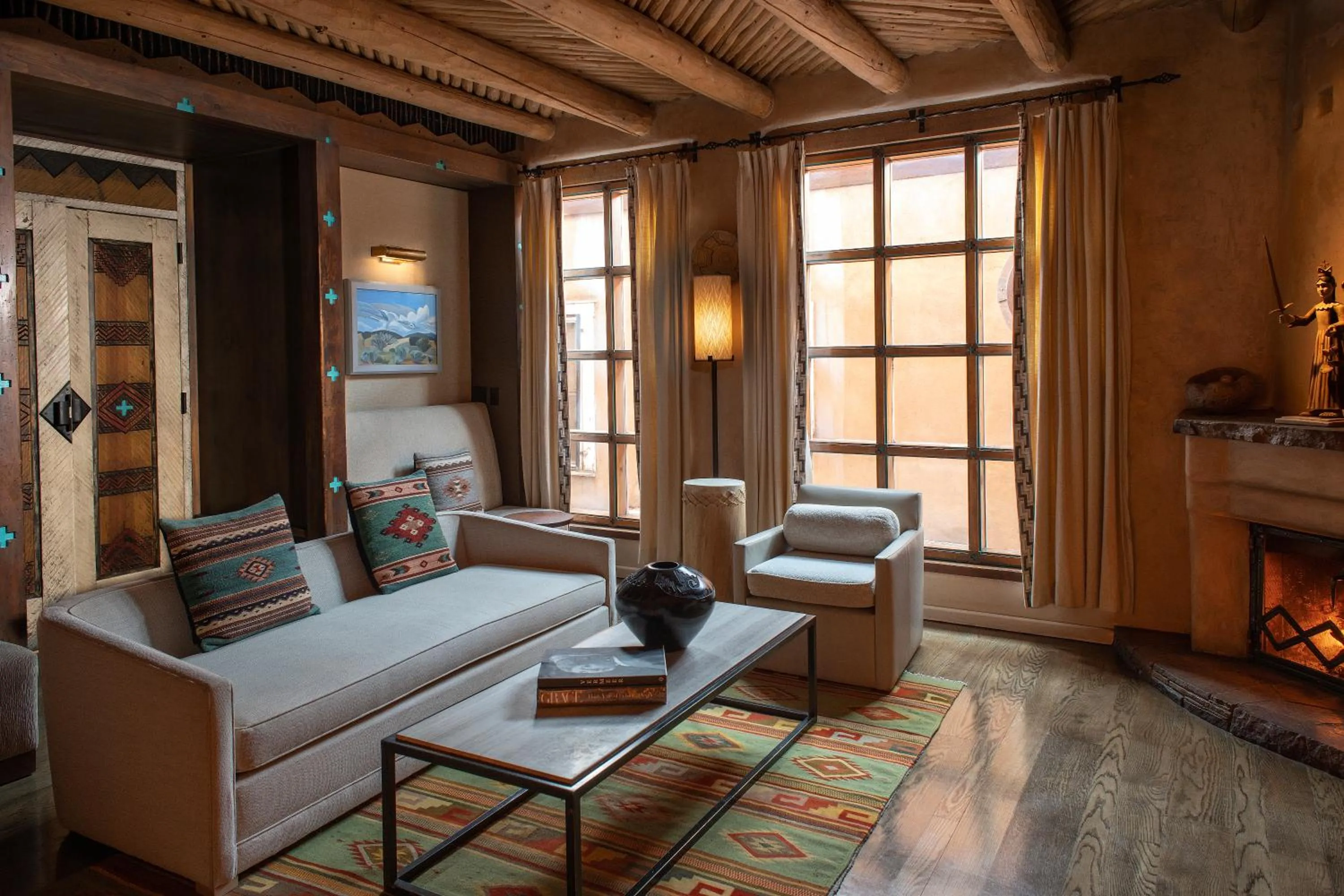 Living room in Rosewood Inn of the Anasazi