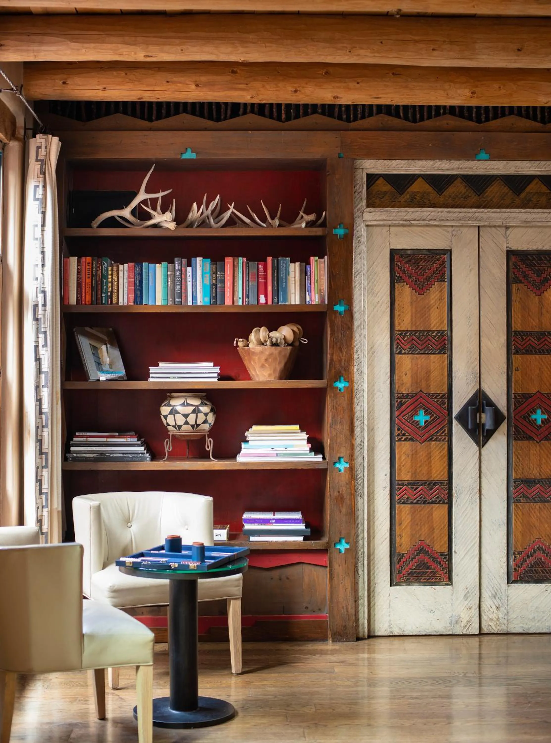 Living room in Rosewood Inn of the Anasazi