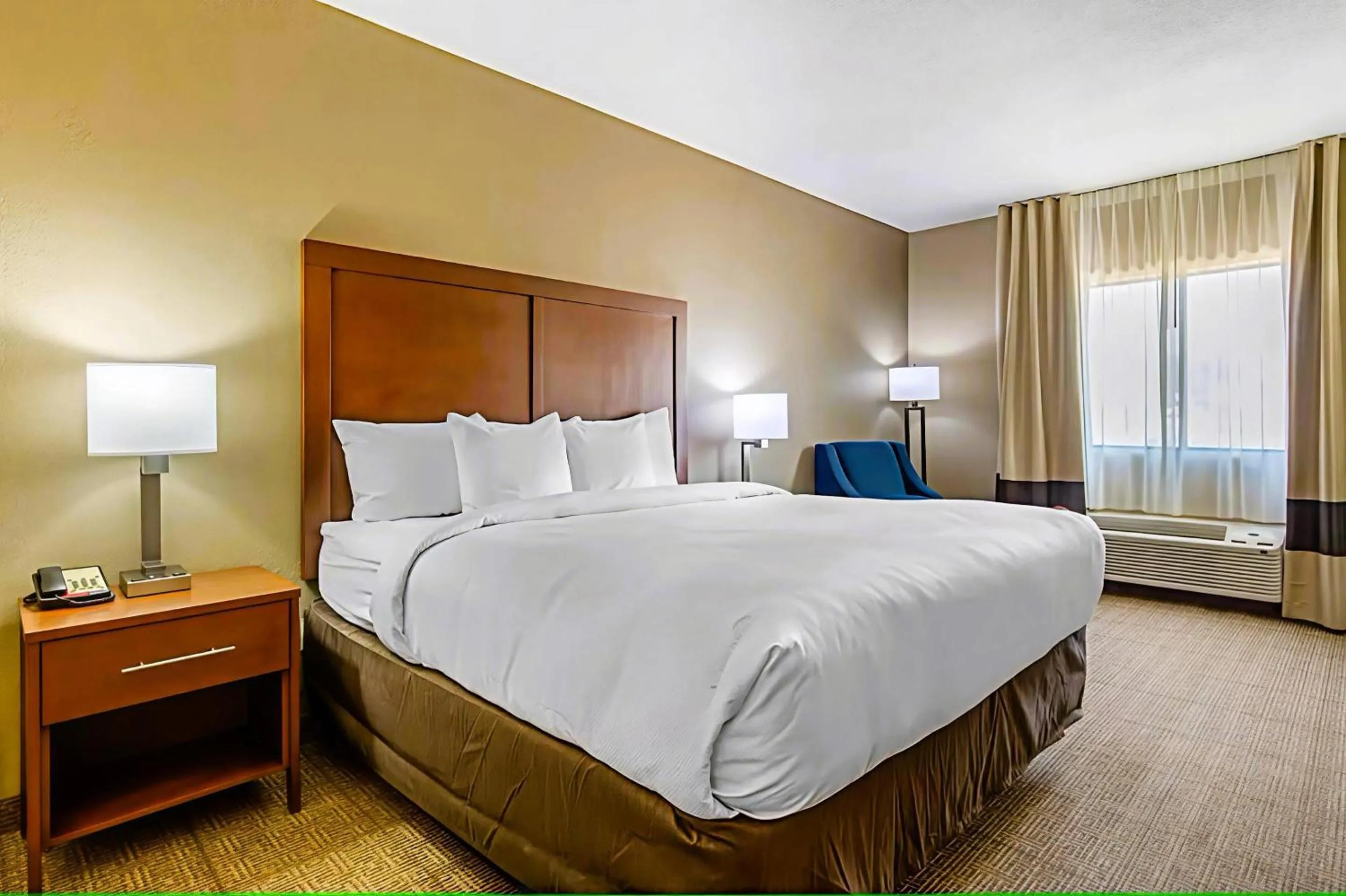 Bedroom, Bed in Comfort Inn & Suites McComb