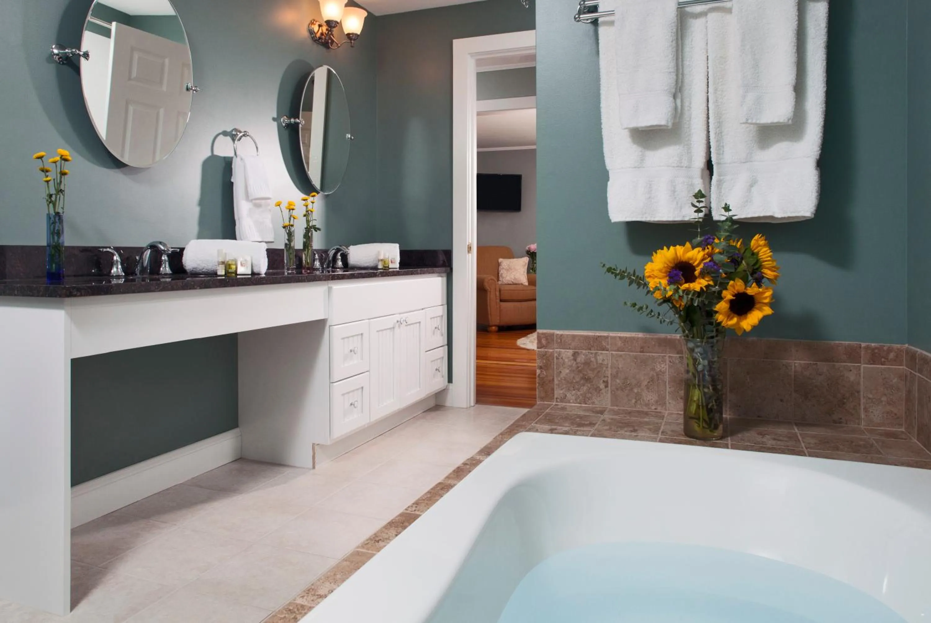 Bathroom in Wolf Cove Inn