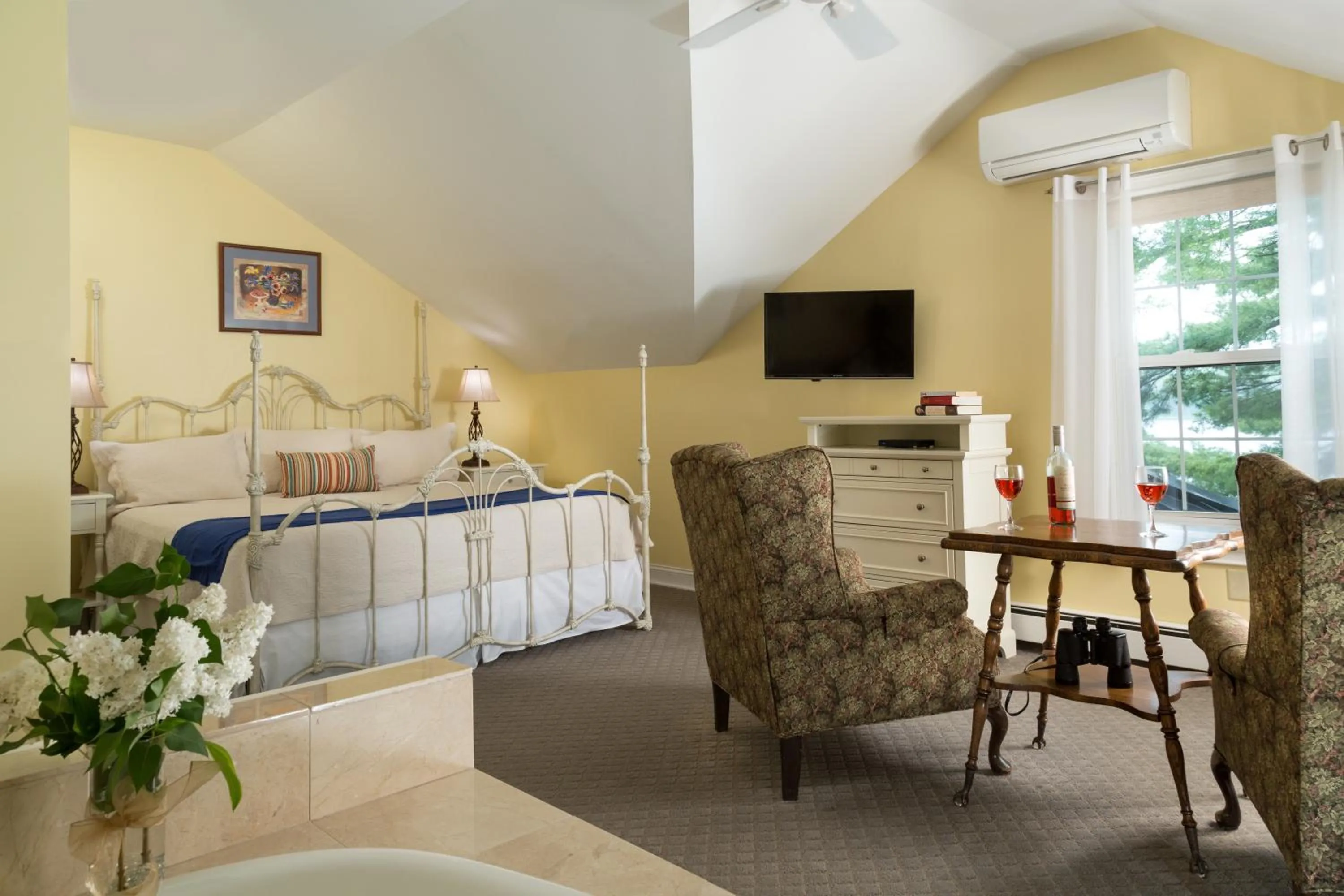 Decorative detail in Wolf Cove Inn