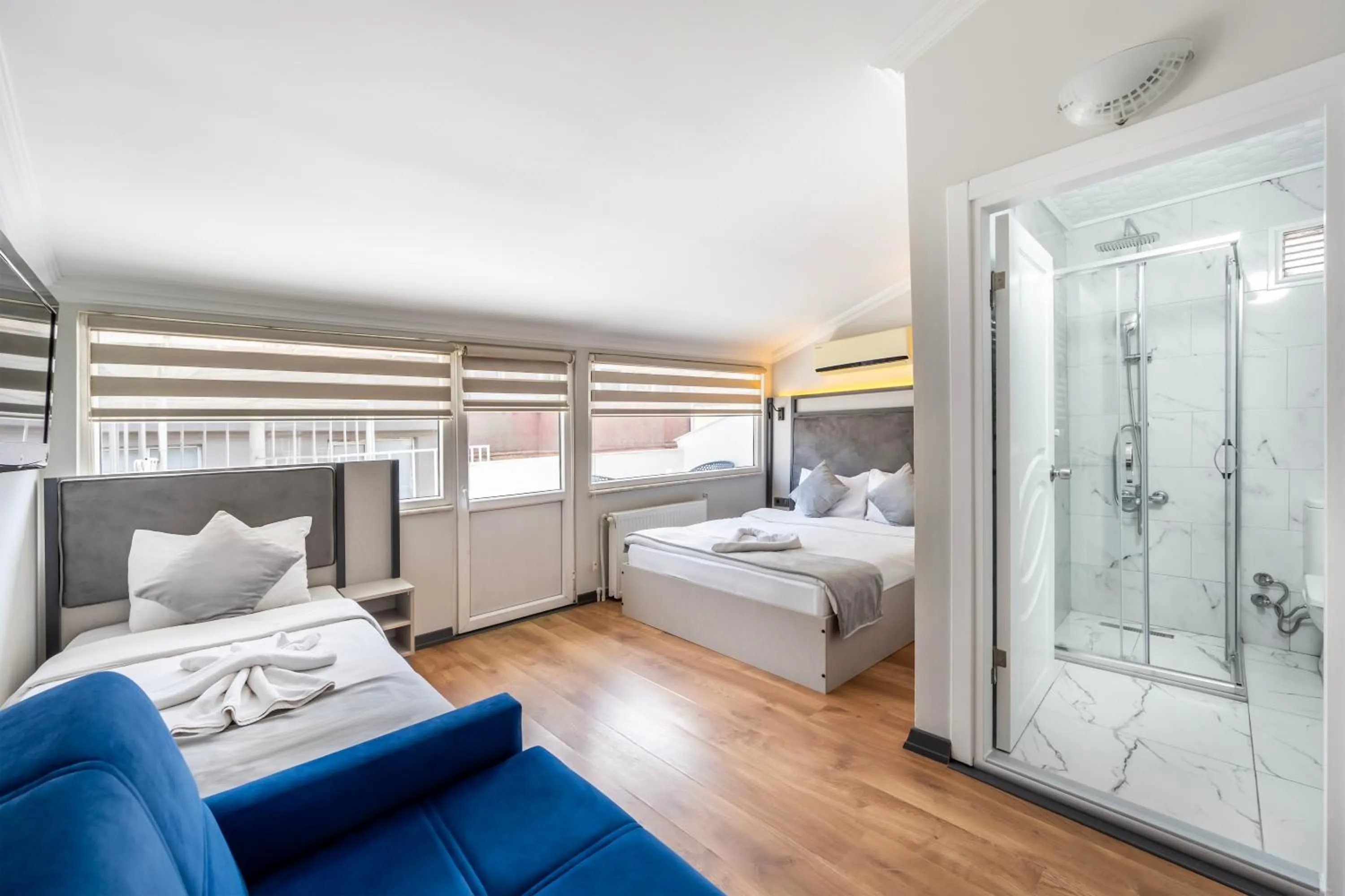 Balcony/Terrace, Bed in Taksim Trust Hotel