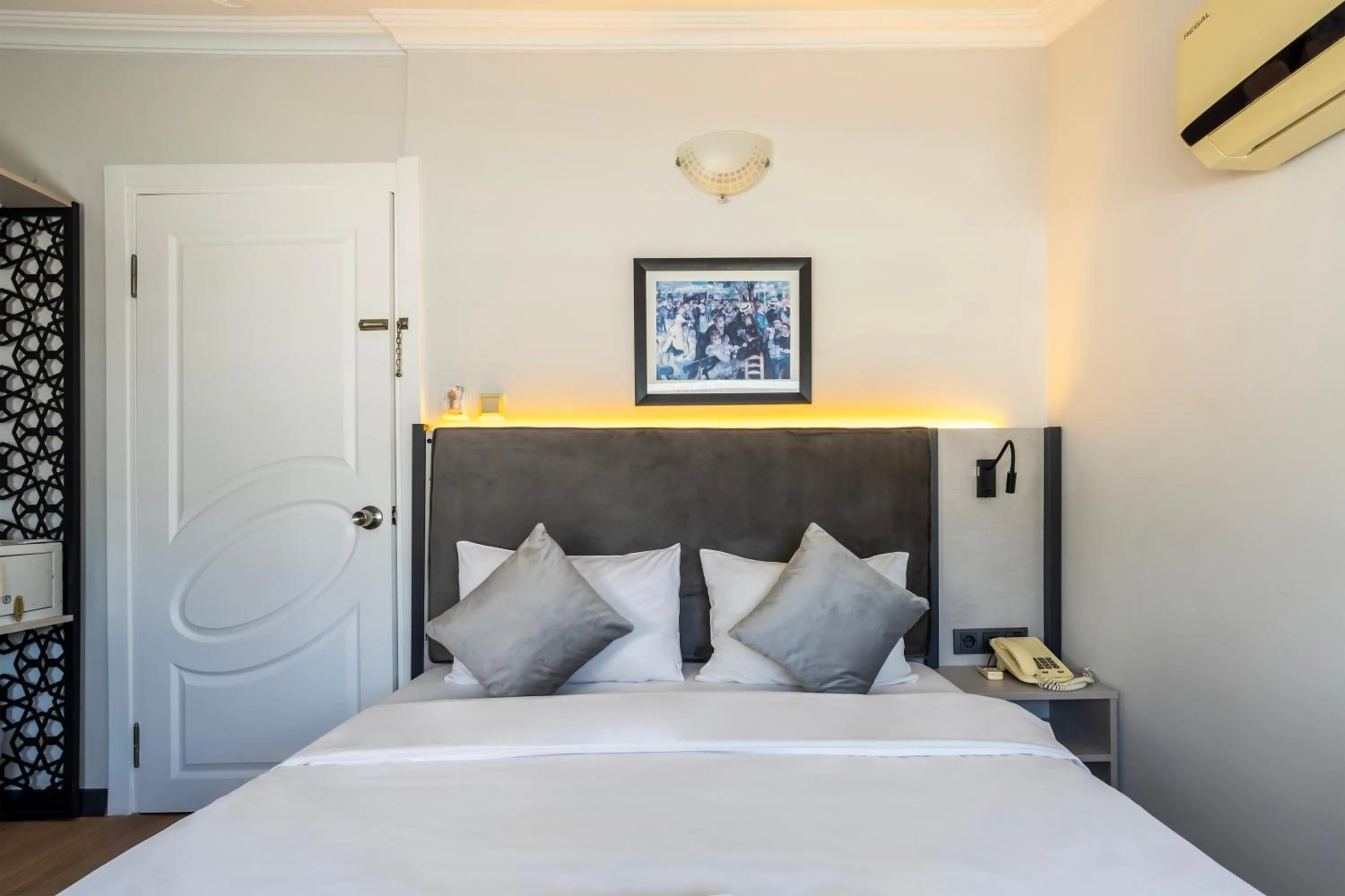 Bed in Taksim Trust Hotel