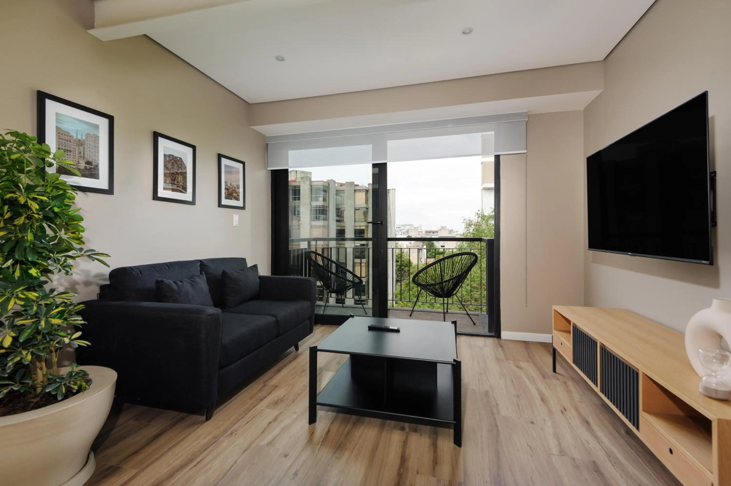 TV and multimedia in Nuevo Leon 155 by Wynwood House