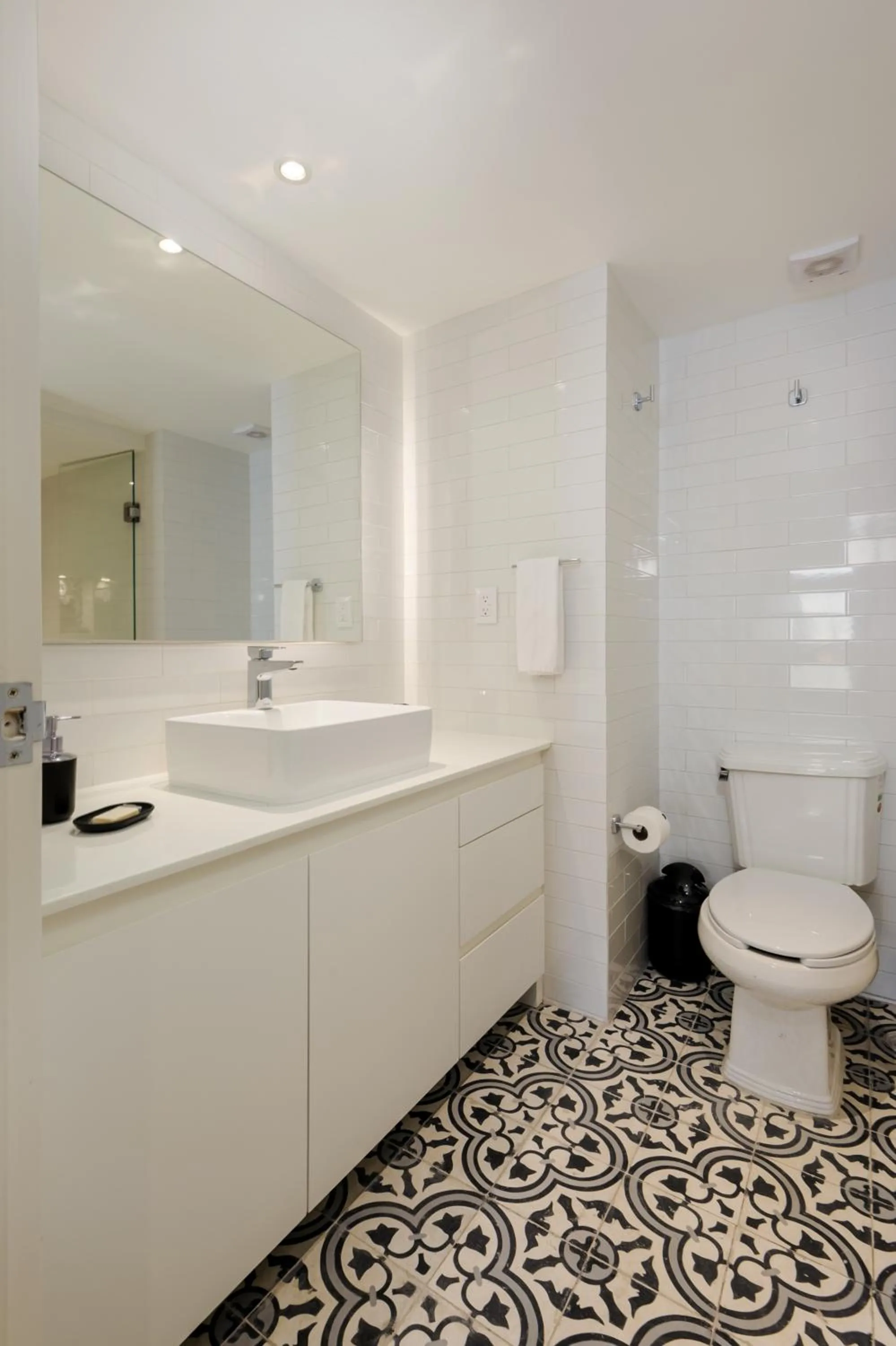 Toilet in Nuevo Leon 155 by Wynwood House