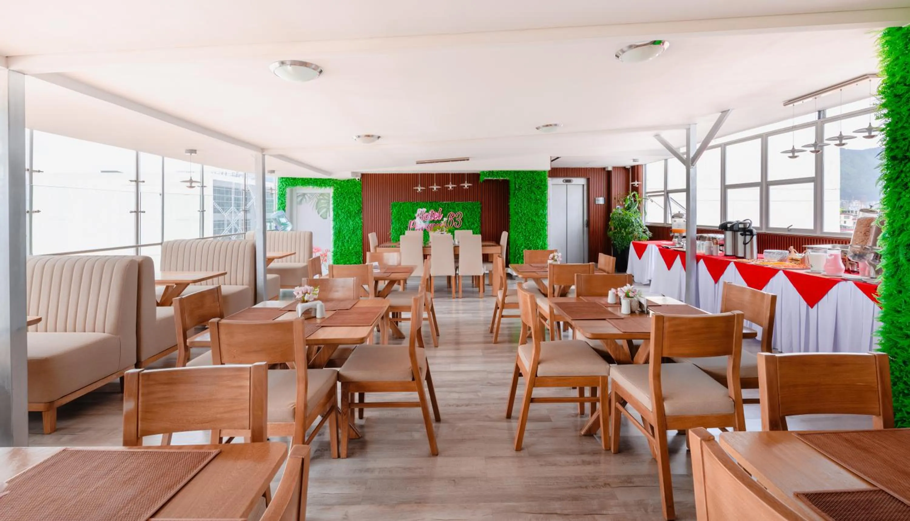 Restaurant/places to eat in Hotel Parque 63