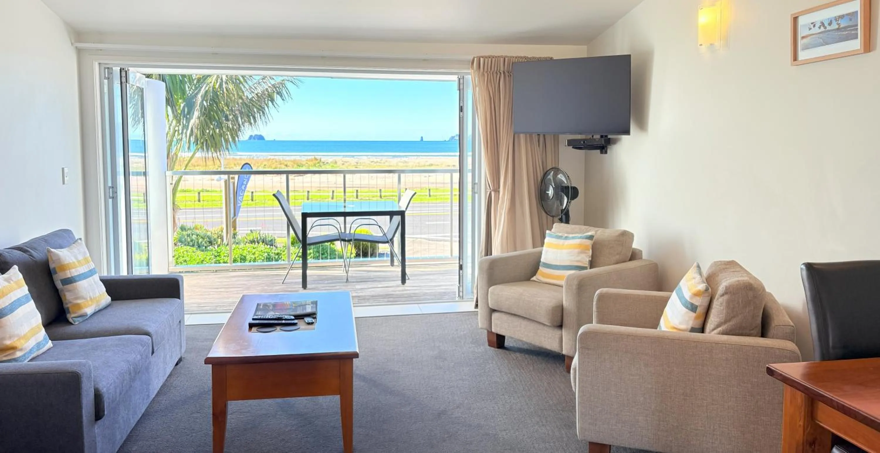 TV and multimedia in Baileys At The Beach