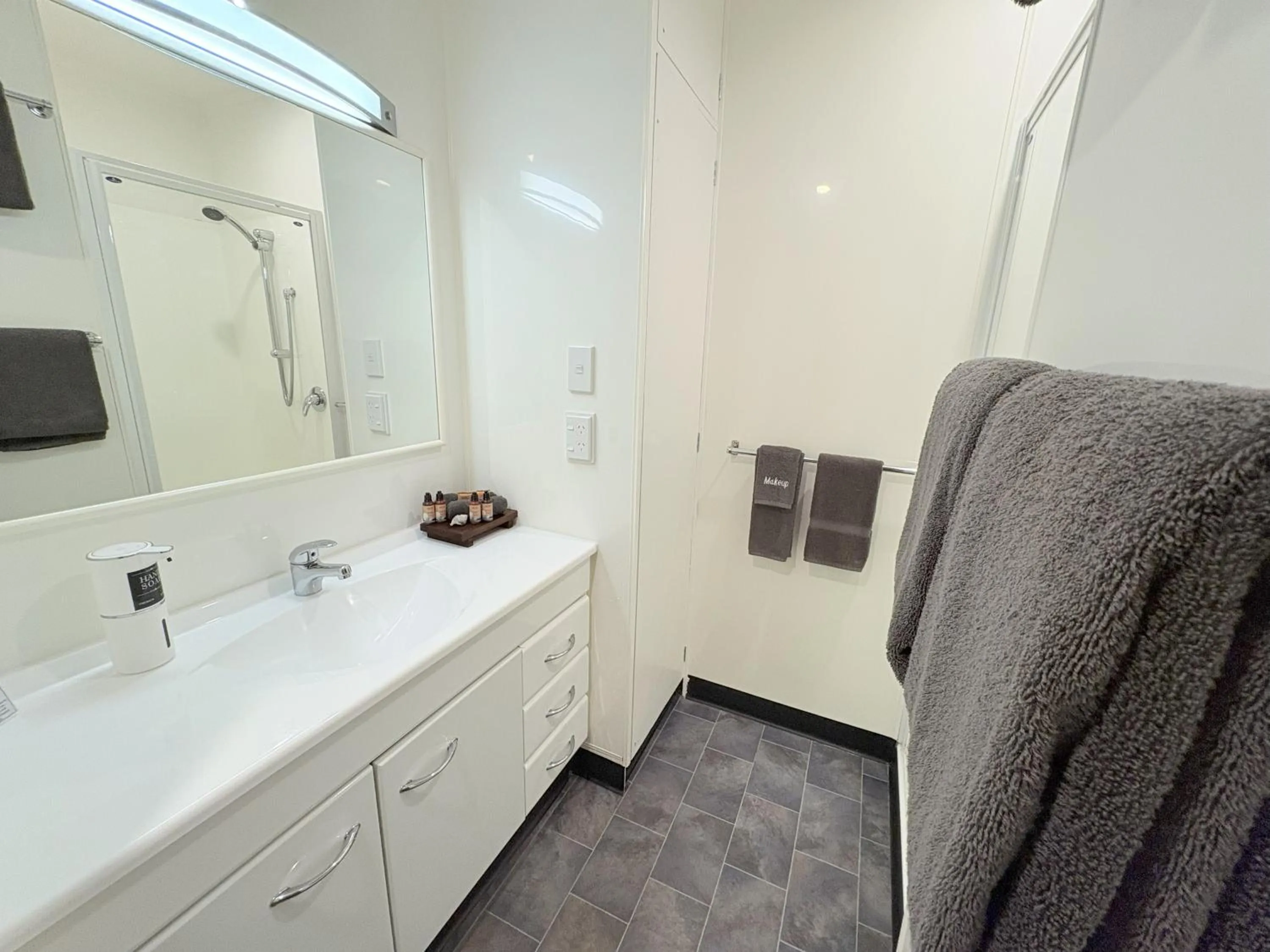 Shower in Baileys At The Beach