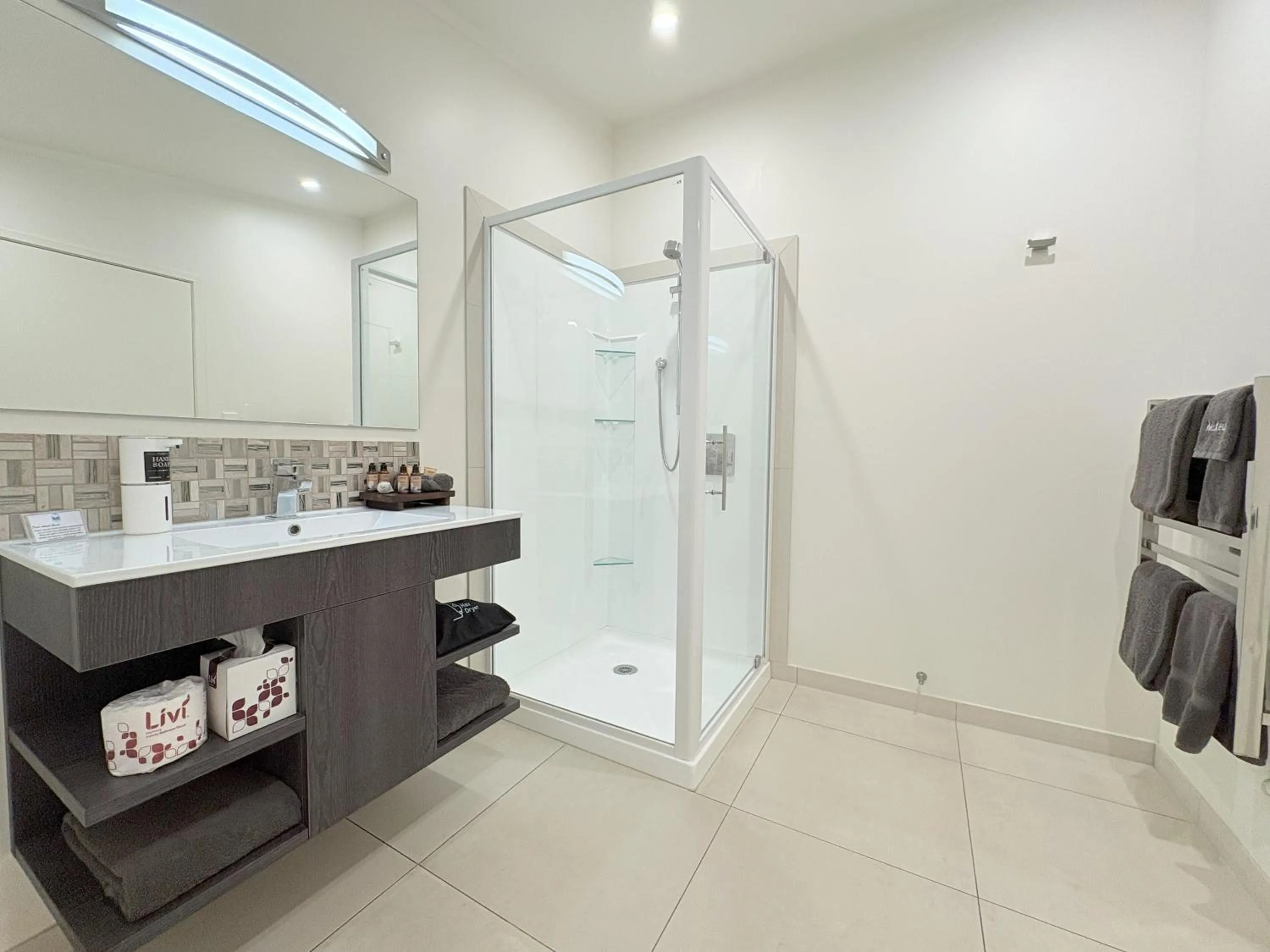 Shower in Baileys At The Beach