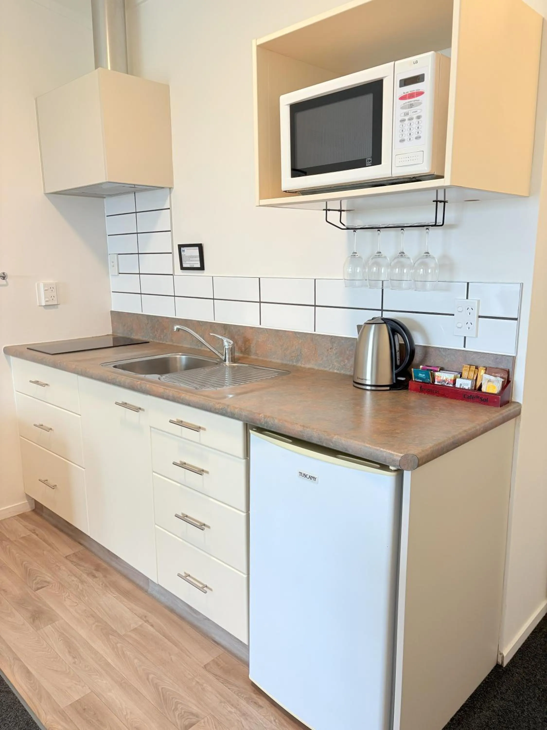 Coffee/tea facilities in Baileys At The Beach