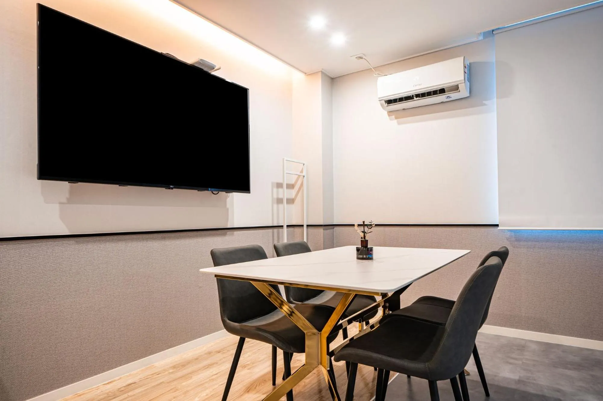 TV and multimedia, TV/Entertainment Center in No.25