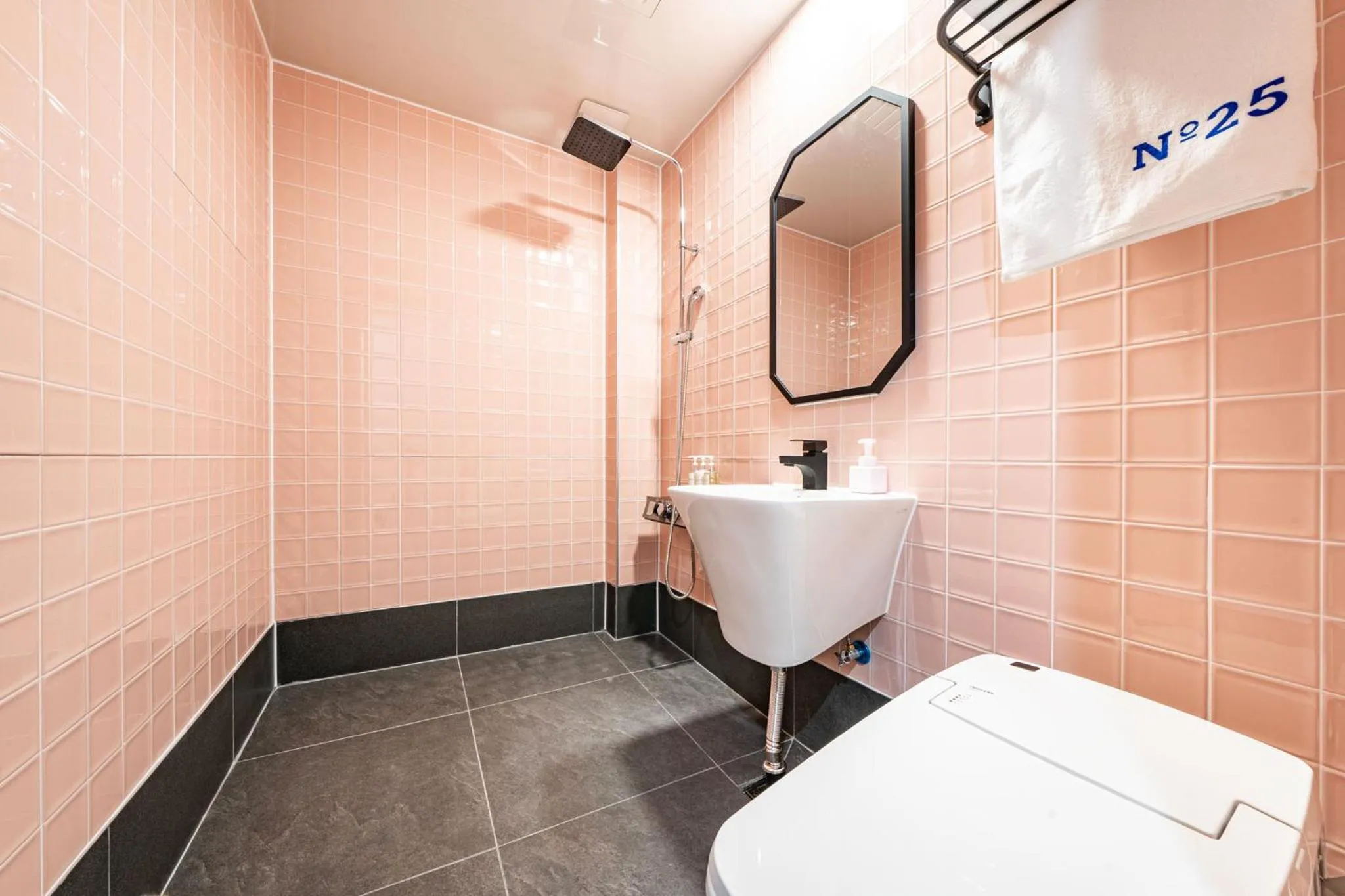 Shower, Bathroom in No.25