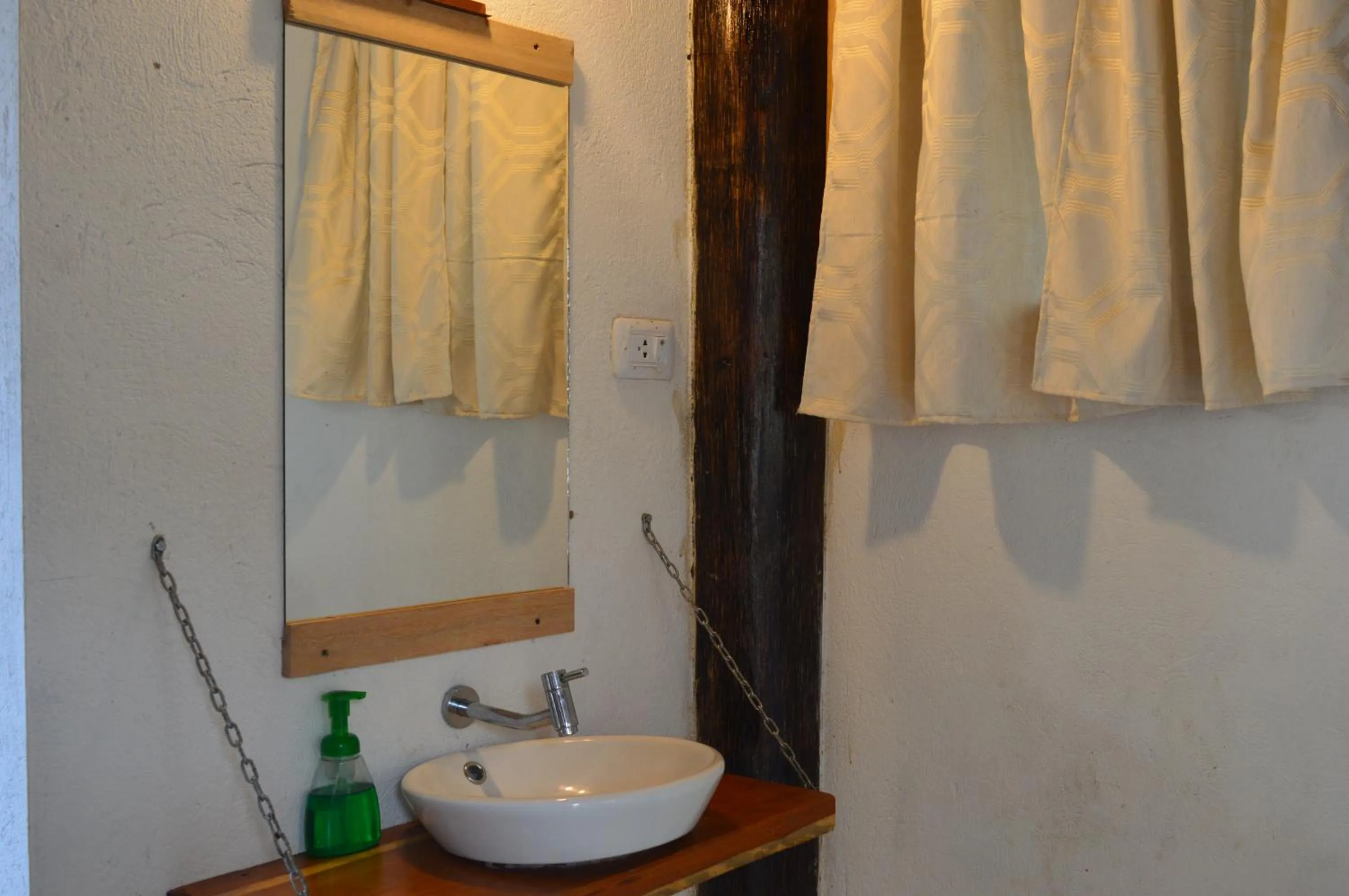 Bathroom in La Facha Hostal Restaurant Surf