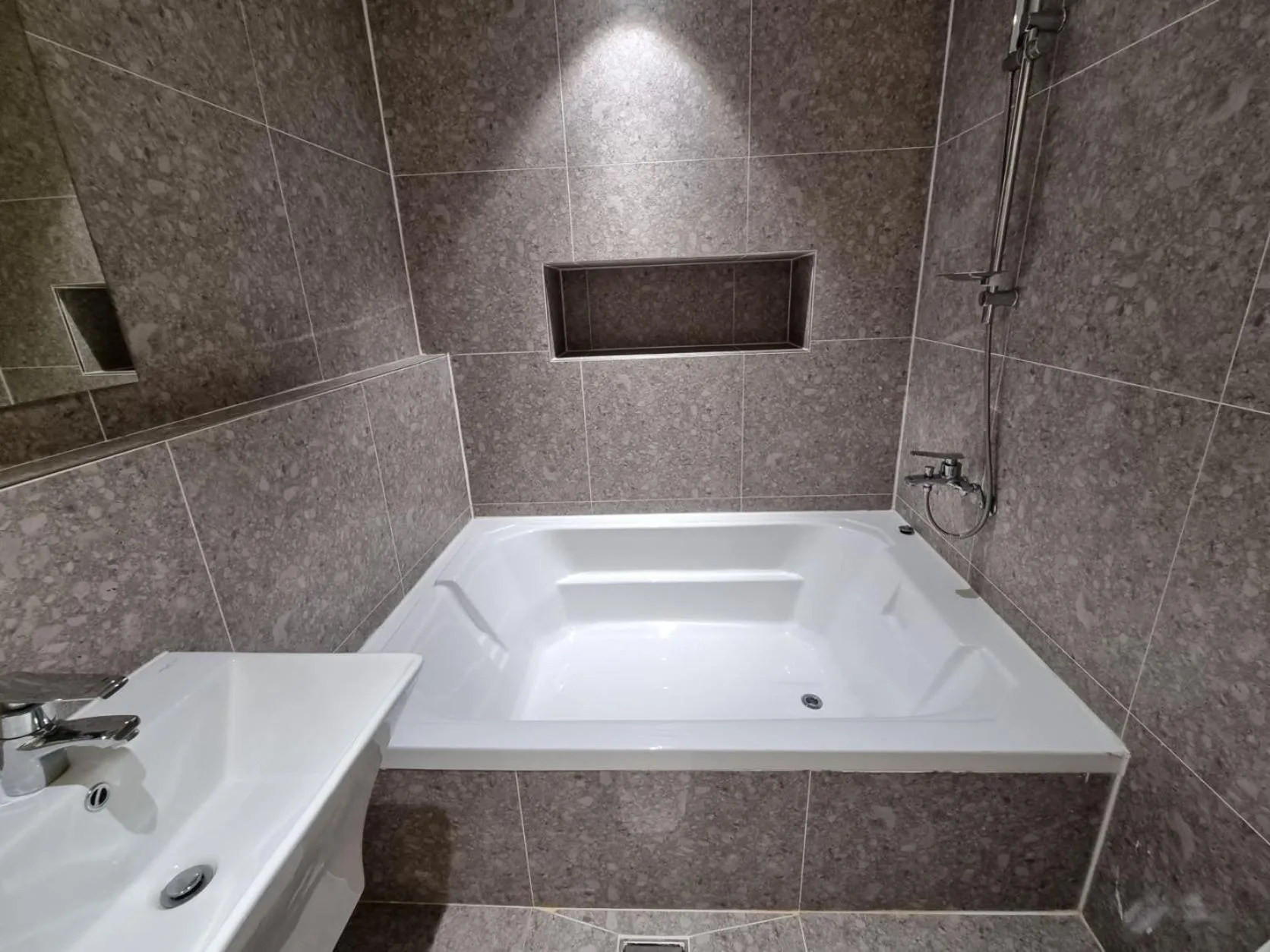 Shower in Pavilla Hotel