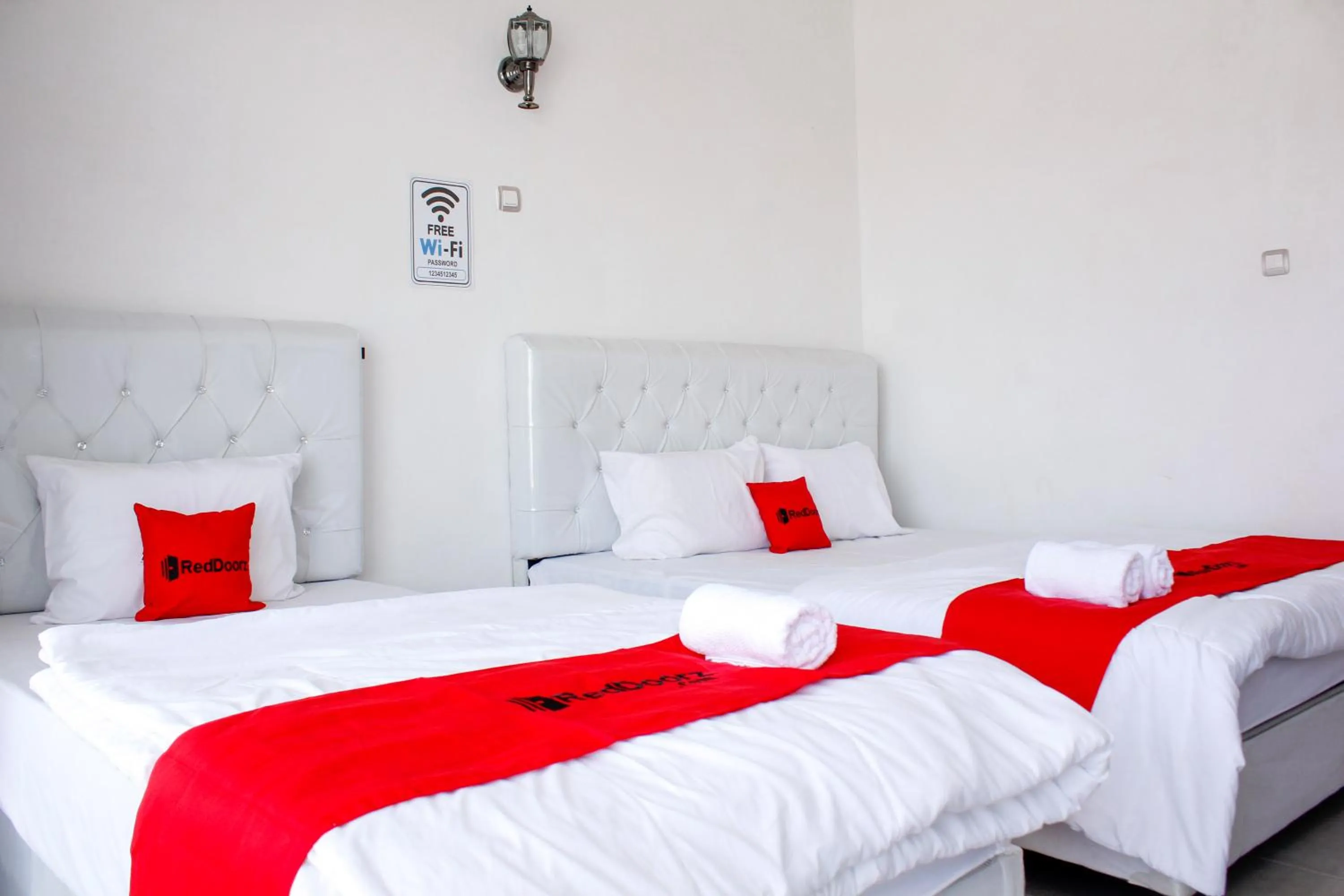 Bedroom, Bed in RedDoorz Syariah near Kawasan Wisata Gunung Prau Dieng