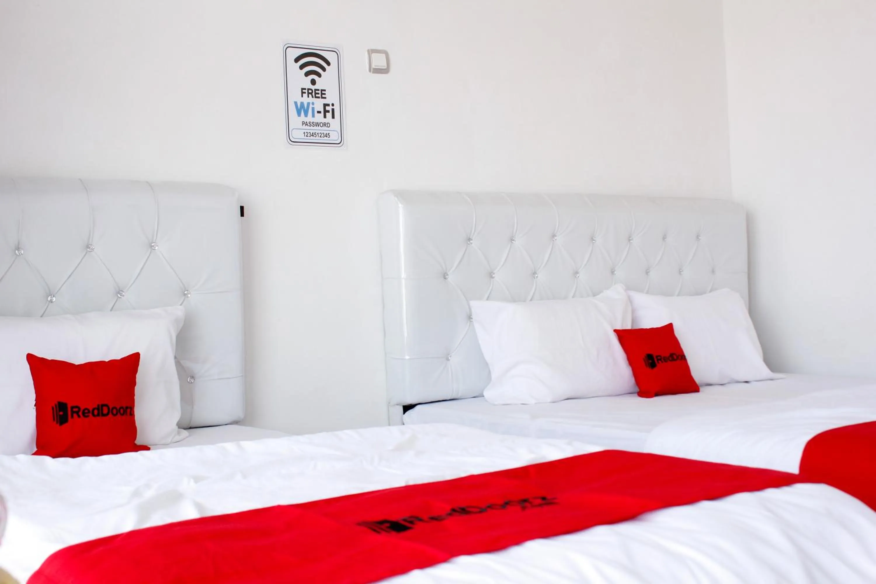 Bedroom, Bed in RedDoorz Syariah near Kawasan Wisata Gunung Prau Dieng