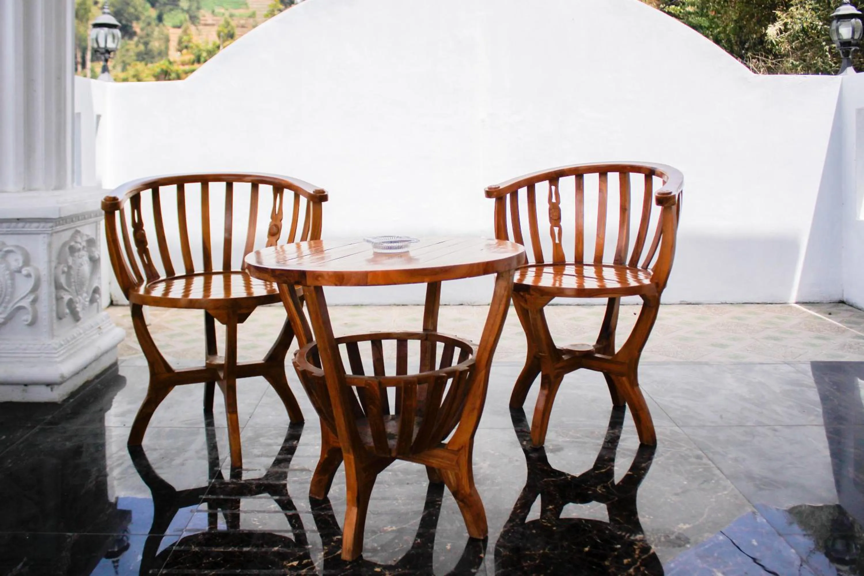 Seating area in RedDoorz Syariah near Kawasan Wisata Gunung Prau Dieng