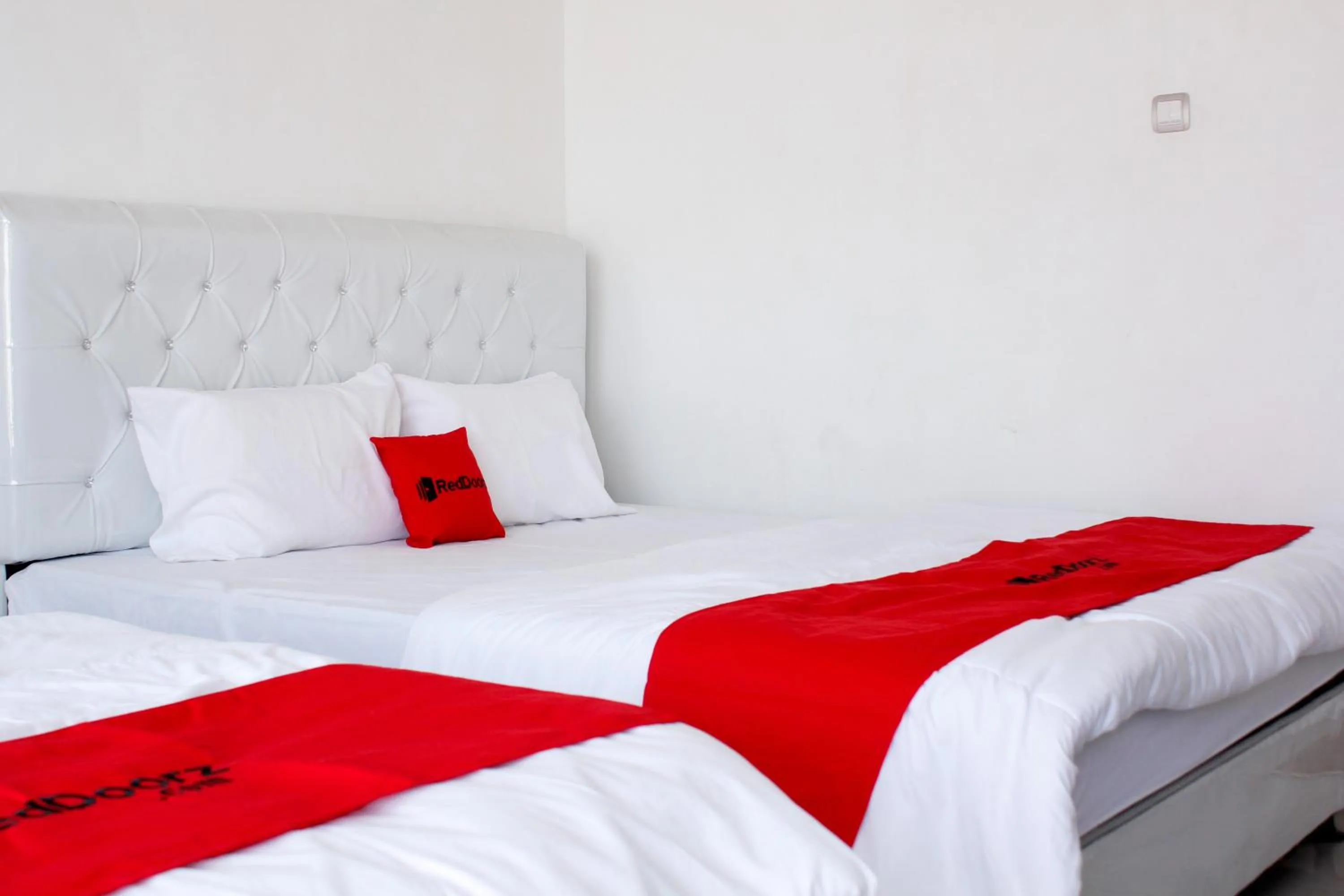 Bedroom, Bed in RedDoorz Syariah near Kawasan Wisata Gunung Prau Dieng