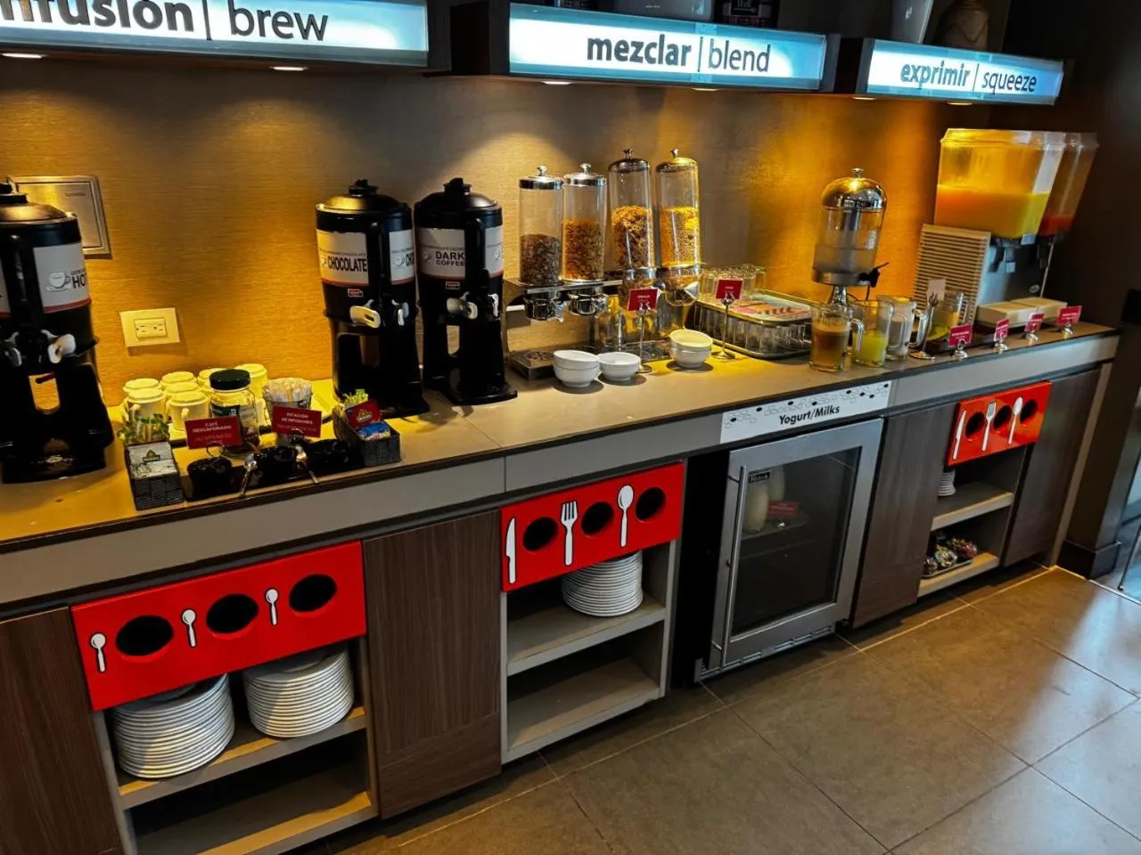 Breakfast in Hampton by Hilton Cali