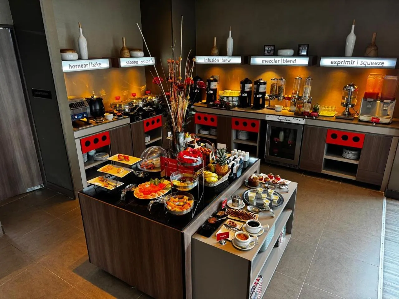 Breakfast in Hampton by Hilton Cali