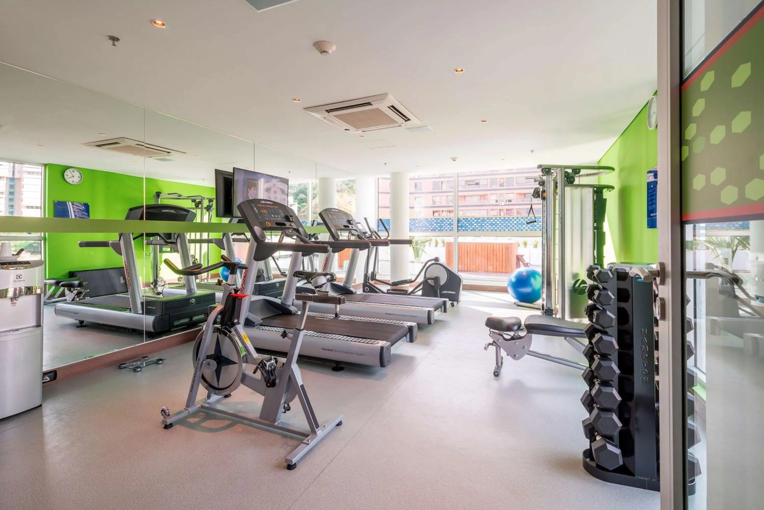 Fitness centre/facilities in Hampton by Hilton Cali
