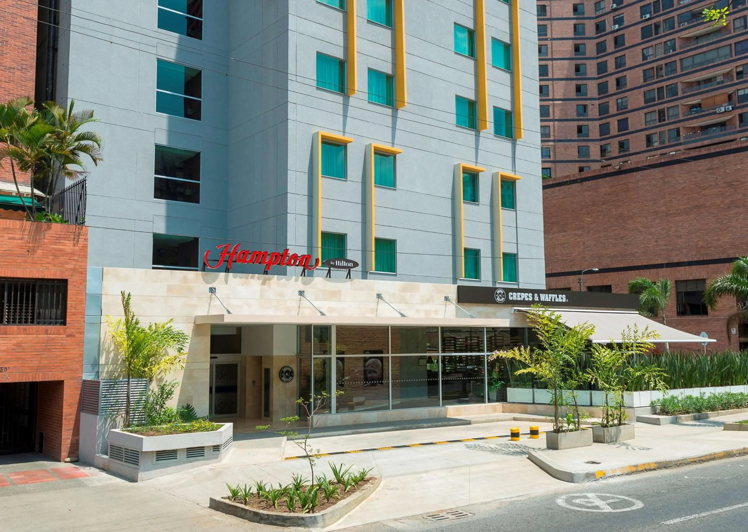 Property building in Hampton by Hilton Cali