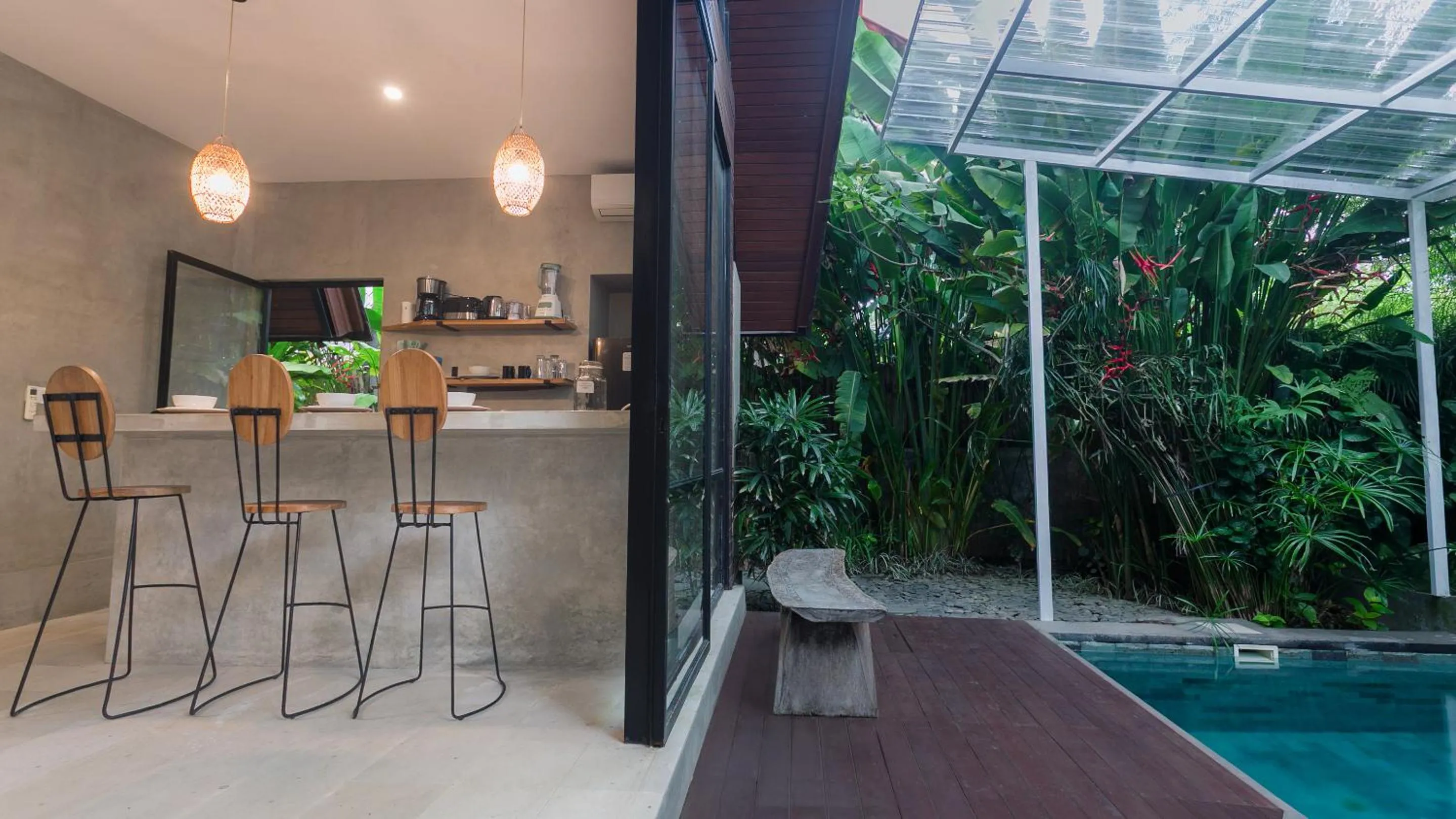 Dining area in Kalino Villa by Betterplace