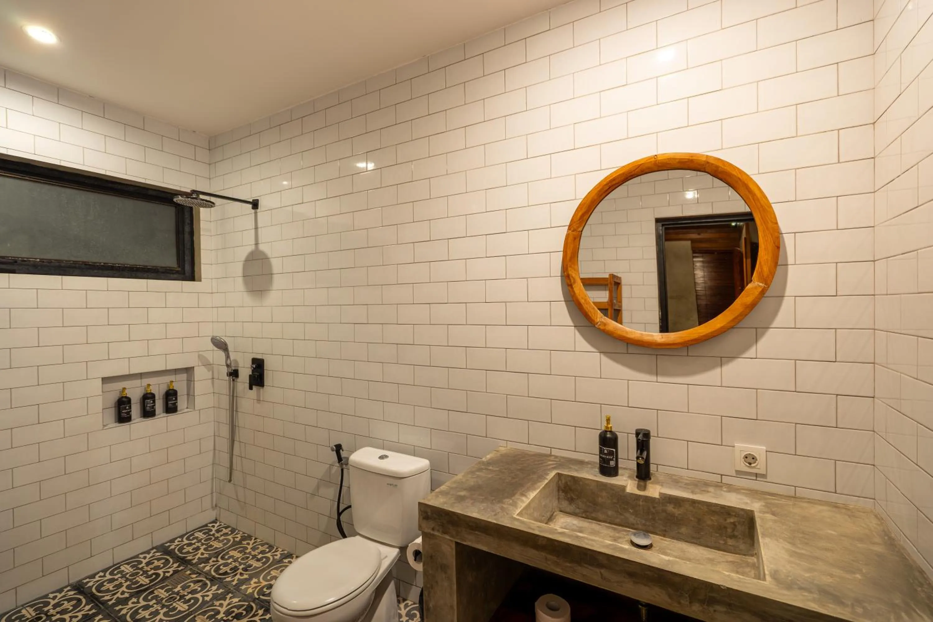 Shower in Kalino Villa by Betterplace