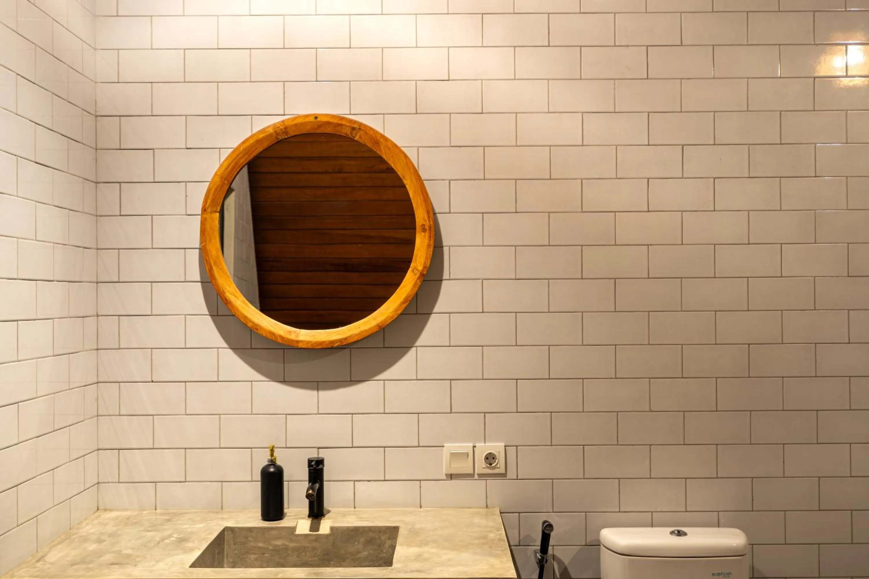 Toilet in Kalino Villa by Betterplace