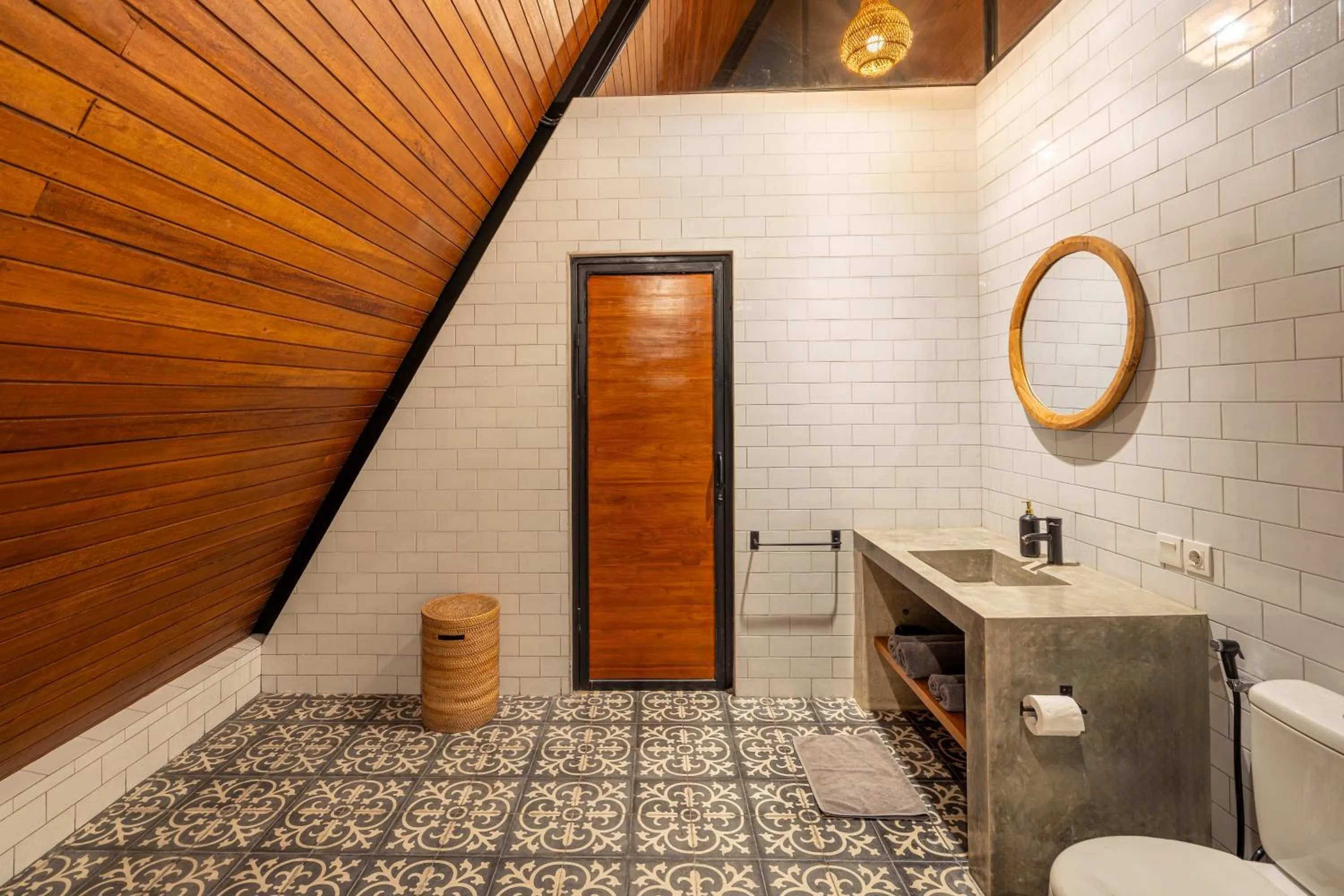 Shower in Kalino Villa by Betterplace