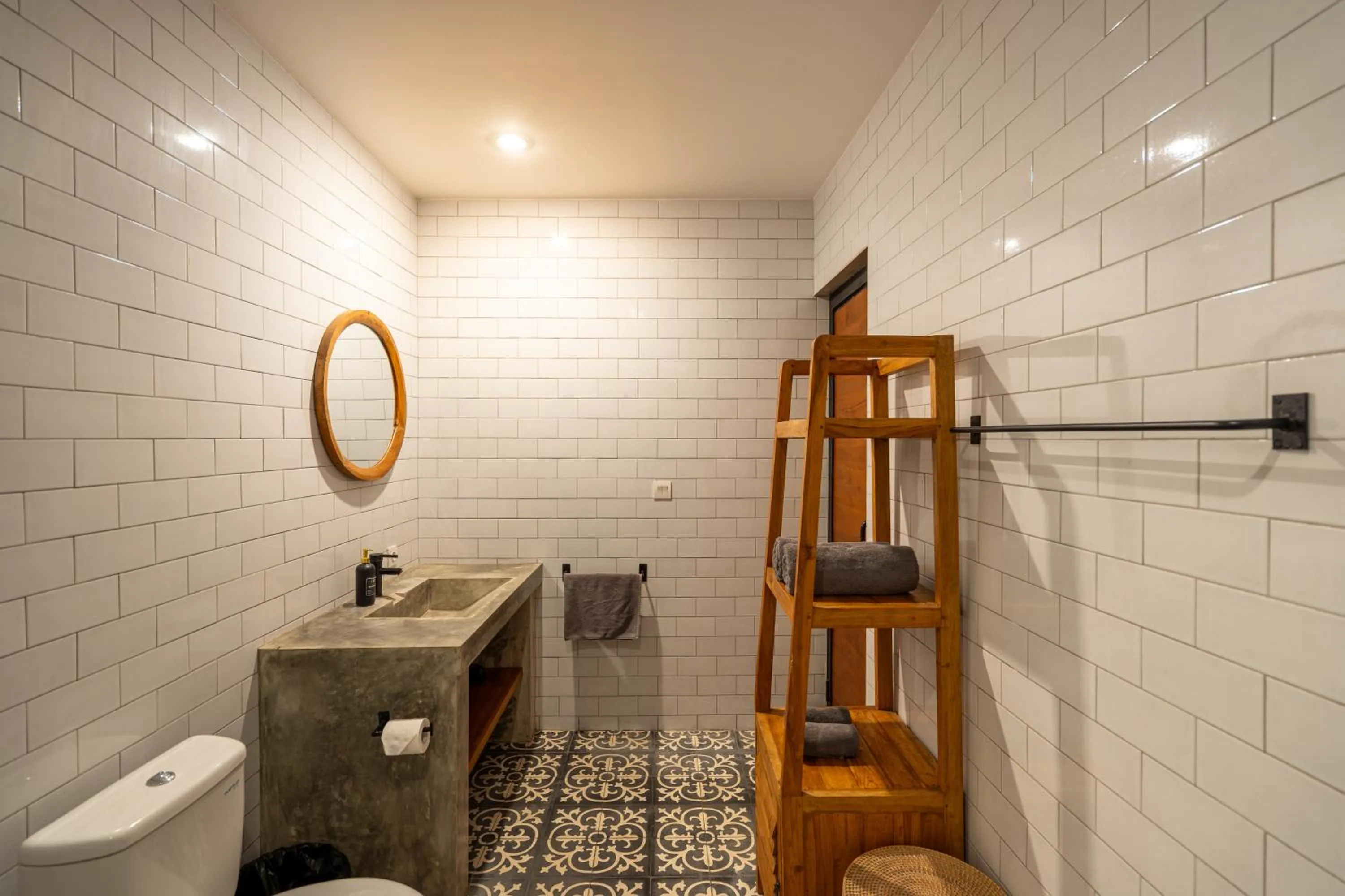 Toilet in Kalino Villa by Betterplace