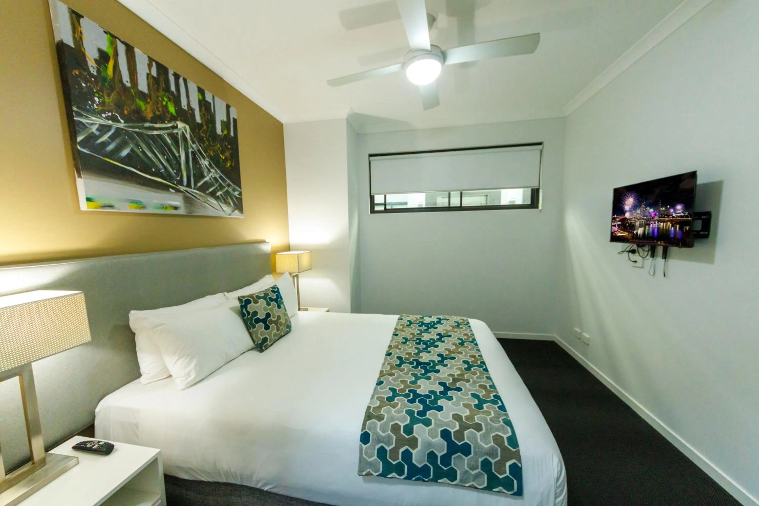 Bathroom, Bed in Atrio Apartments