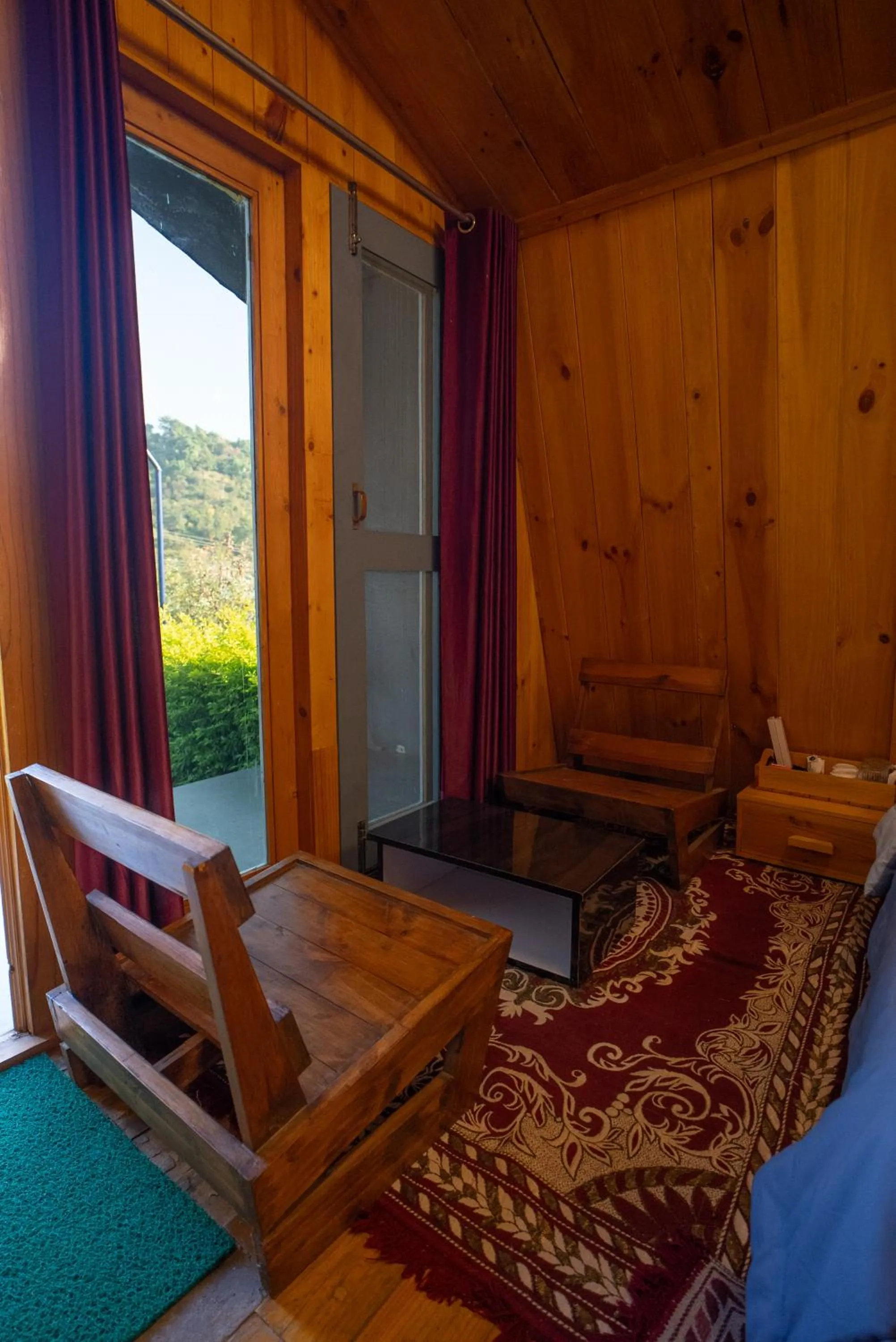 Seating area in Dhauladhar View Village Resort