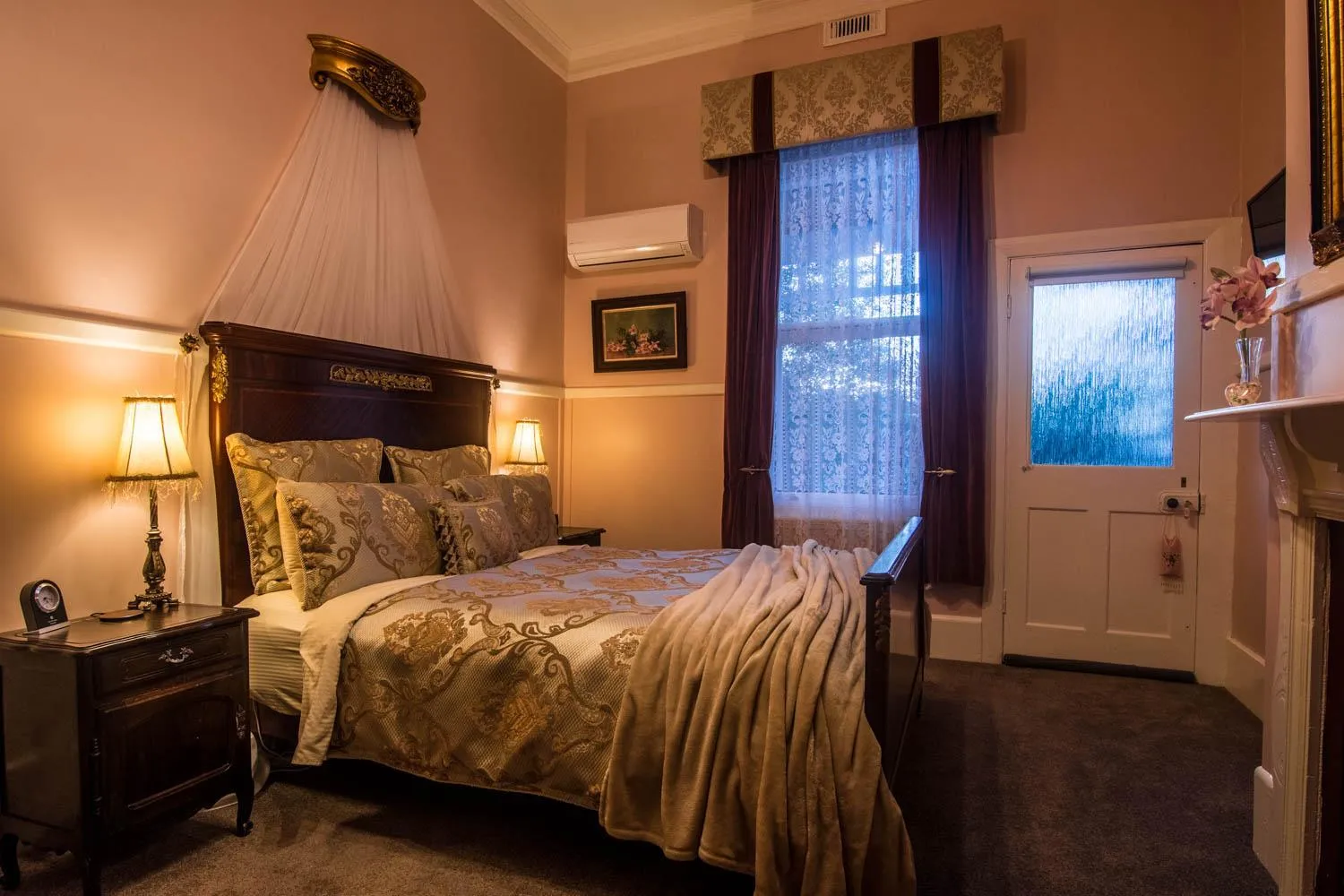 Bed in Heytesbury House